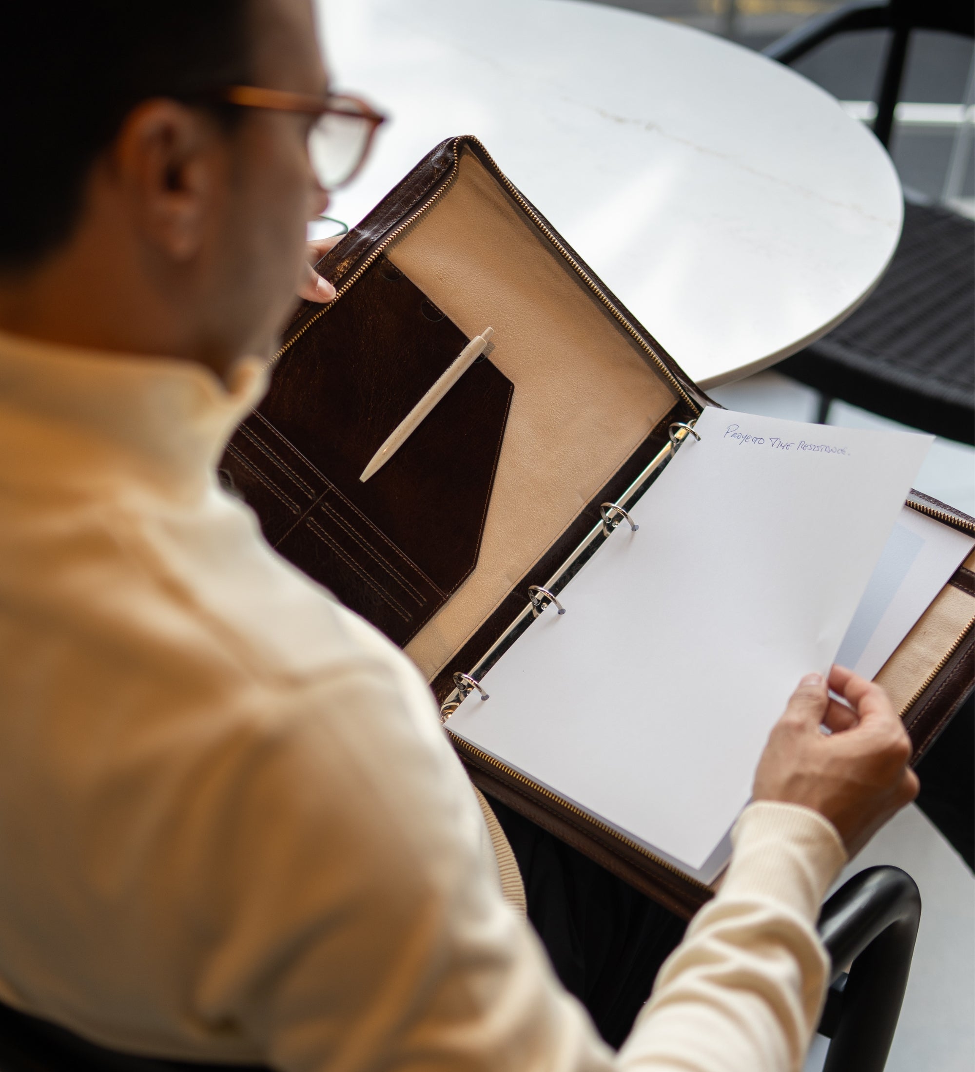 Portadocumentos de cuero con carpeta: Joy in the Morning