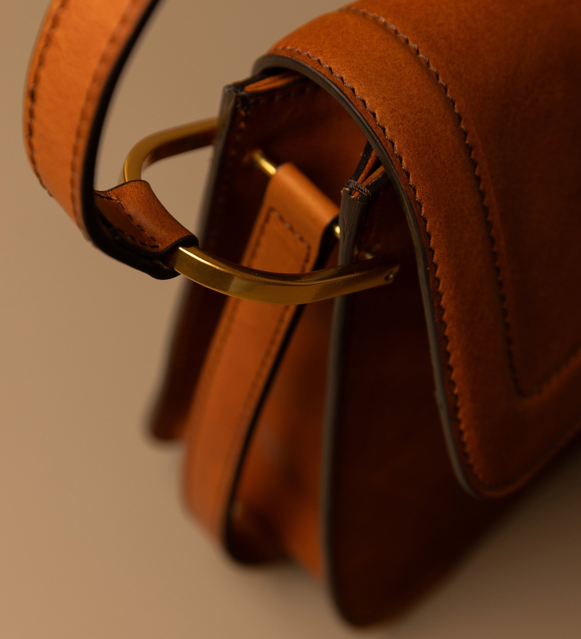 Bolso de cuero con solapa para mujer: Possession