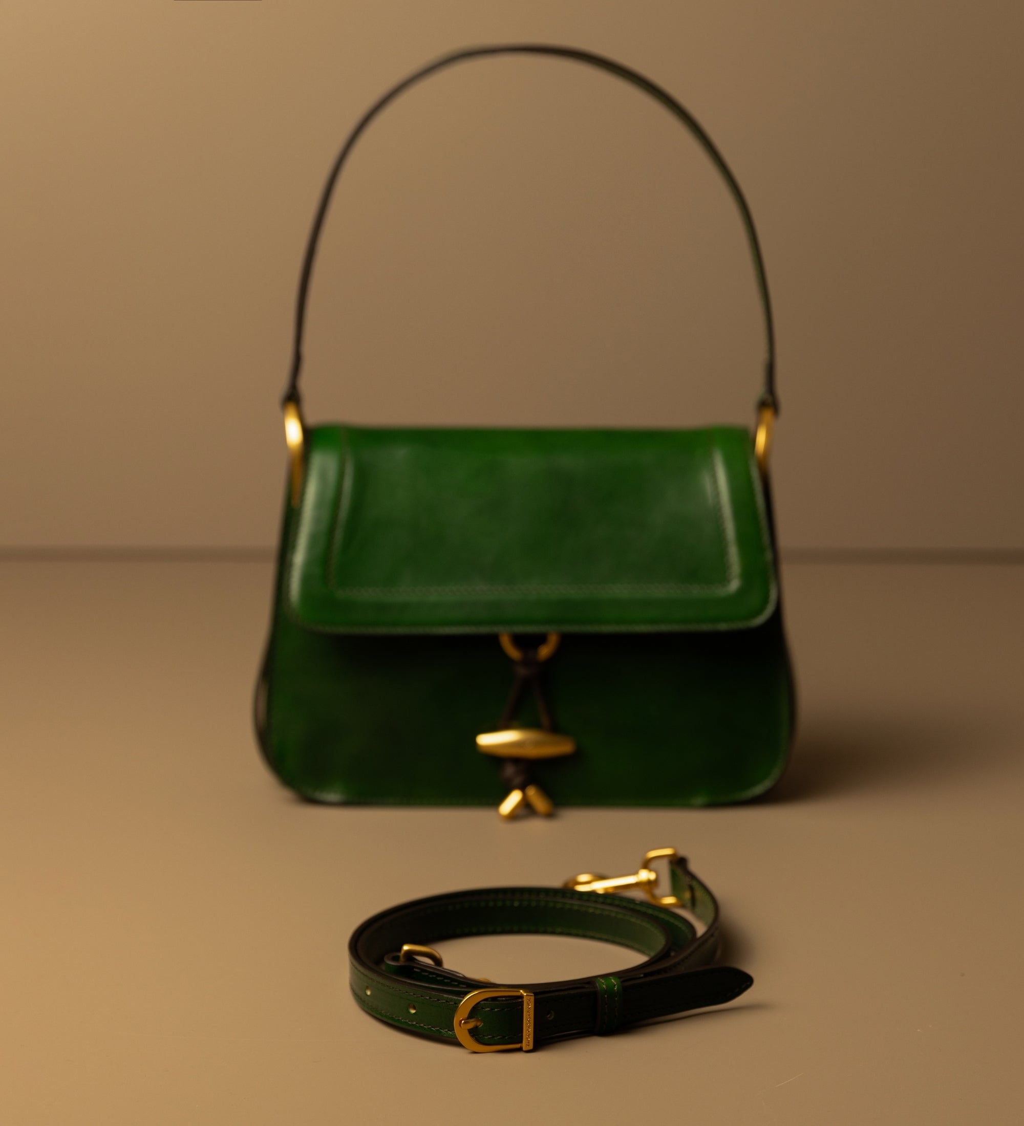 Bolso de cuero con solapa para mujer: Possession