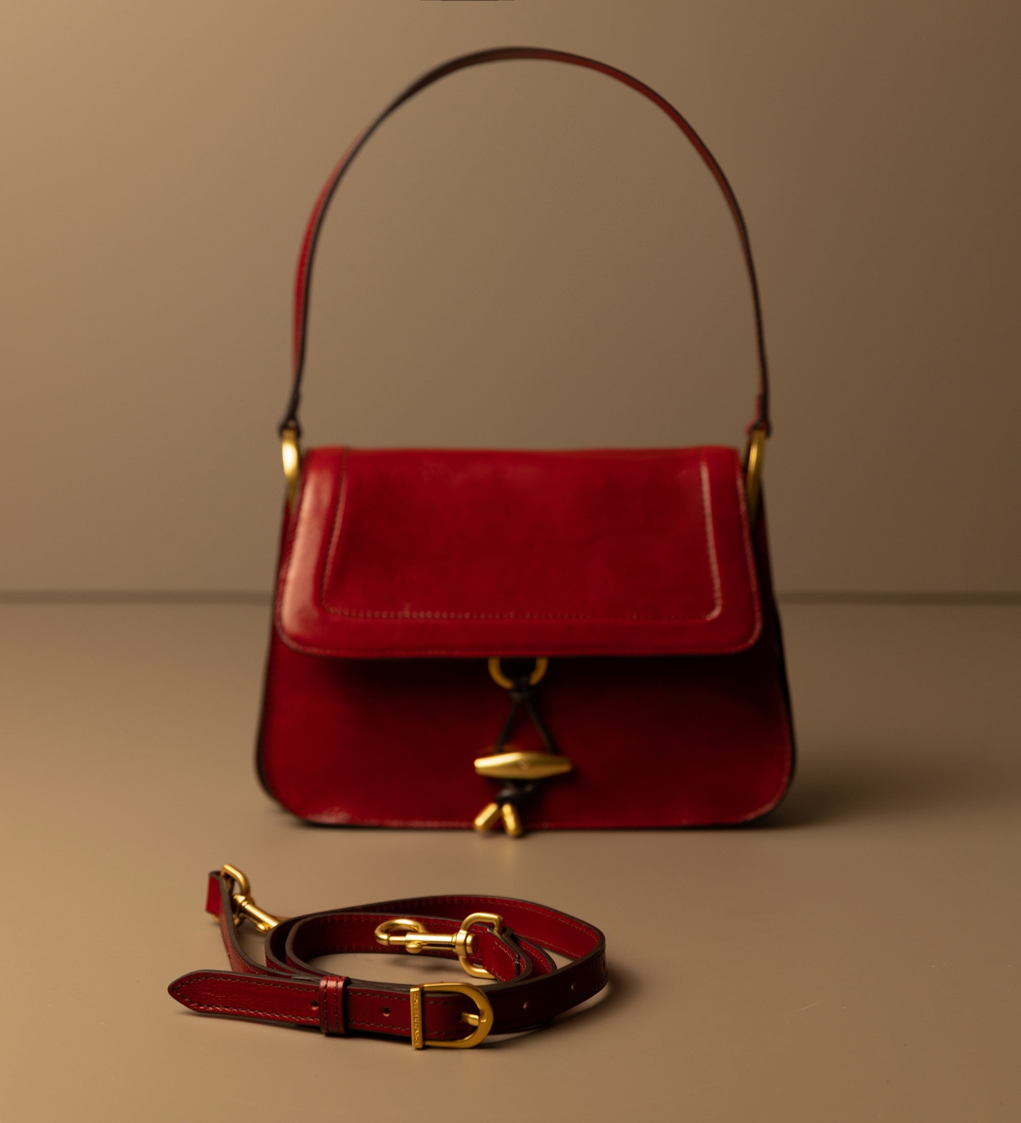 Bolso de cuero con solapa para mujer: Possession