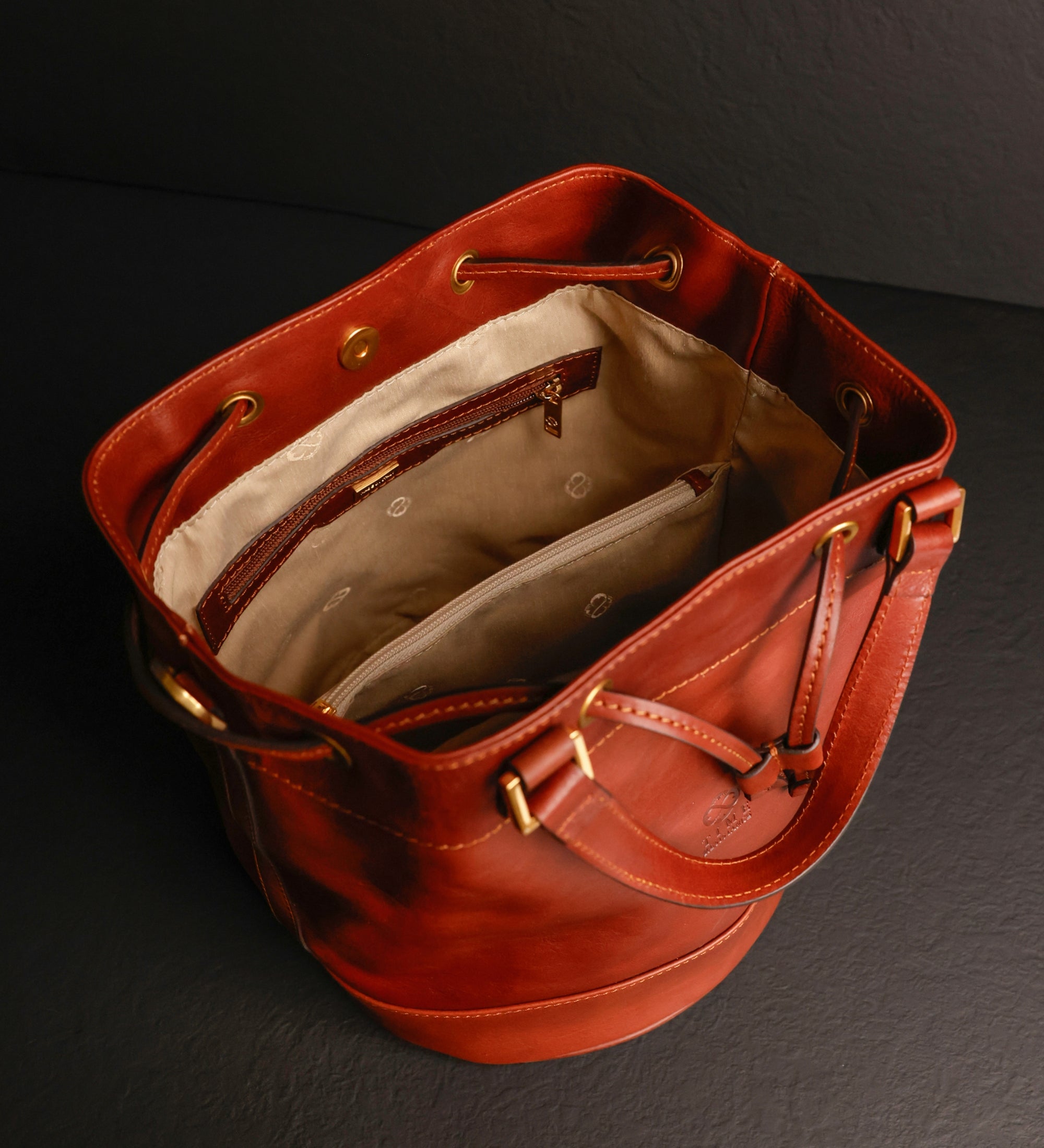 Bolso bucket de cuero para mujer: Light In August