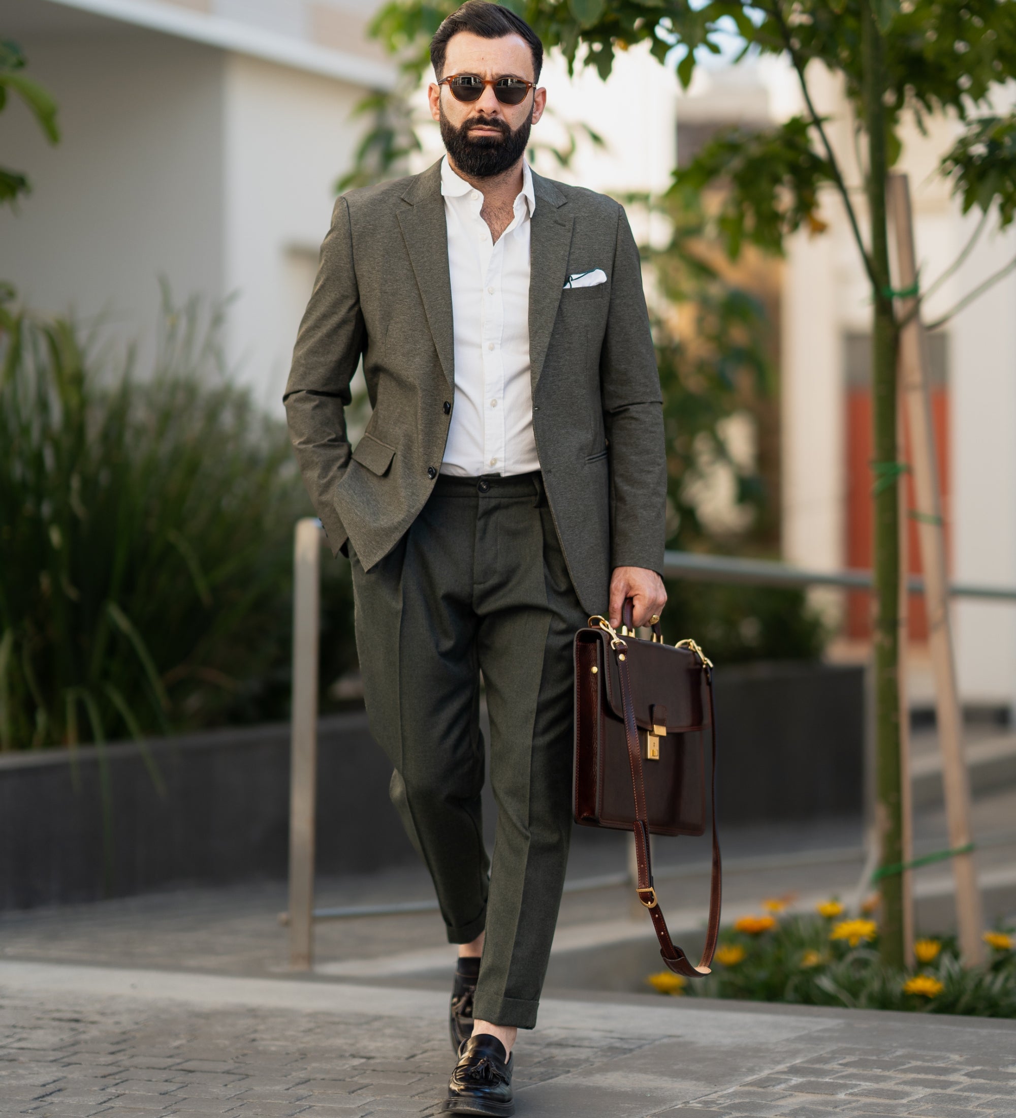 Maletín de cuero: The Sound of the Mountain