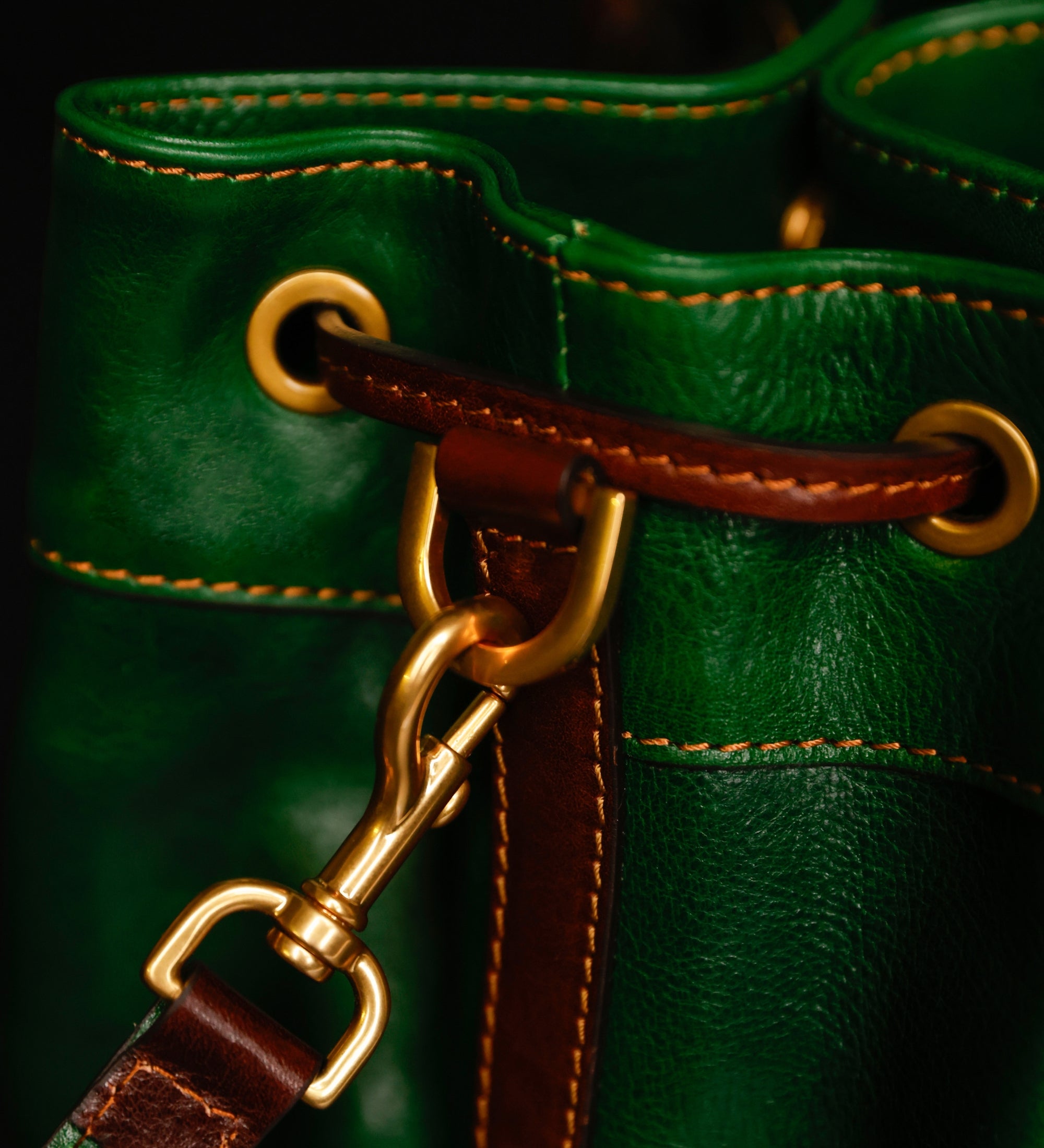 Bolso bucket de cuero para mujer: Light In August