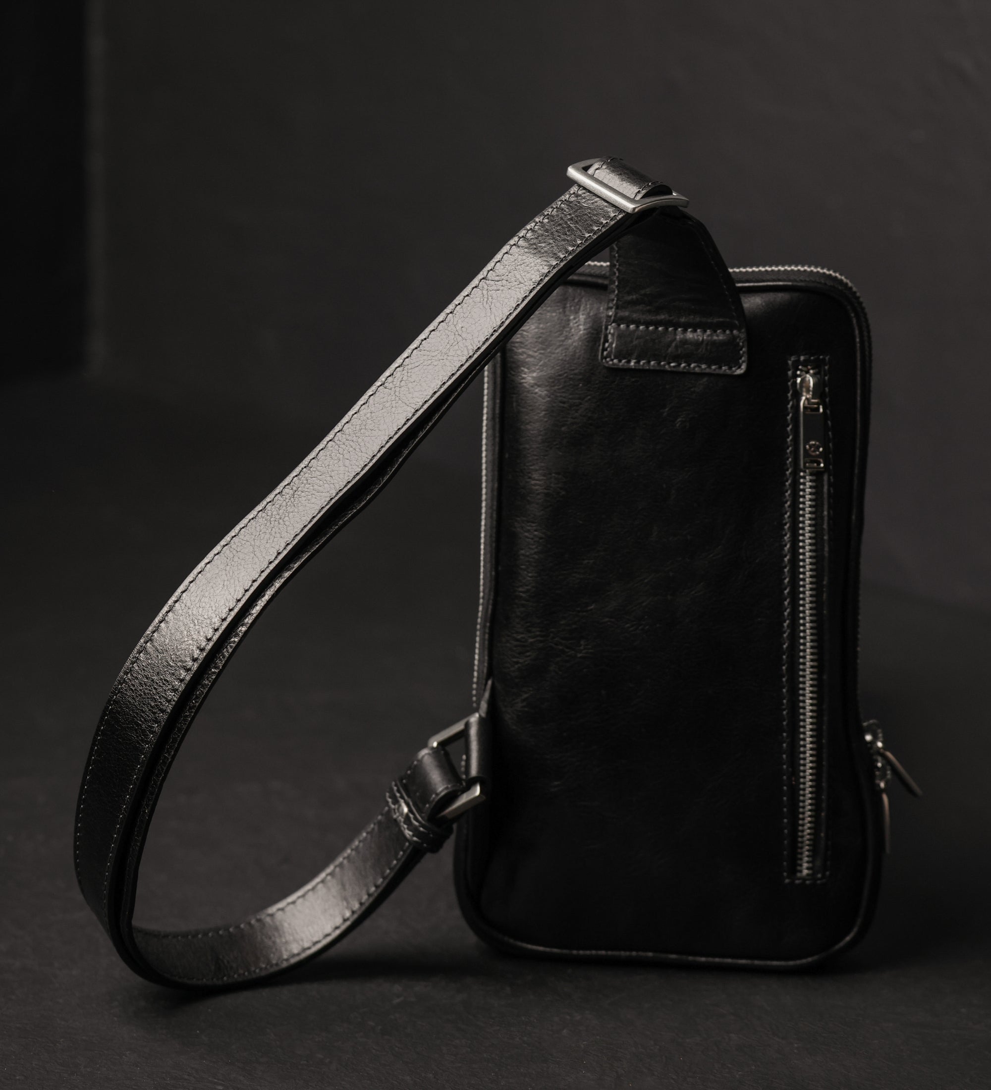 Riñonera cruzada/sling bag de cuero: Kim
