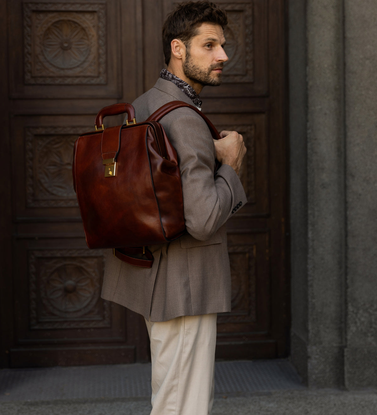 Mochila de cuero: A Brief Story of Time