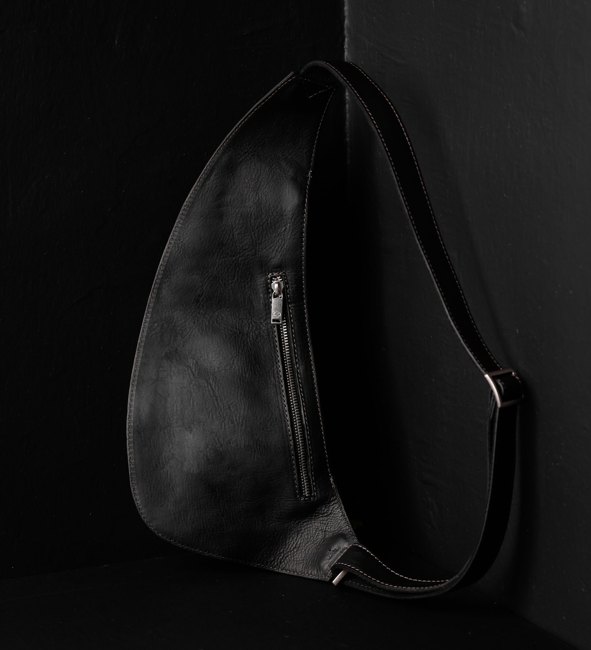 Bolso bandolera/sling bag de cuero: The Monk