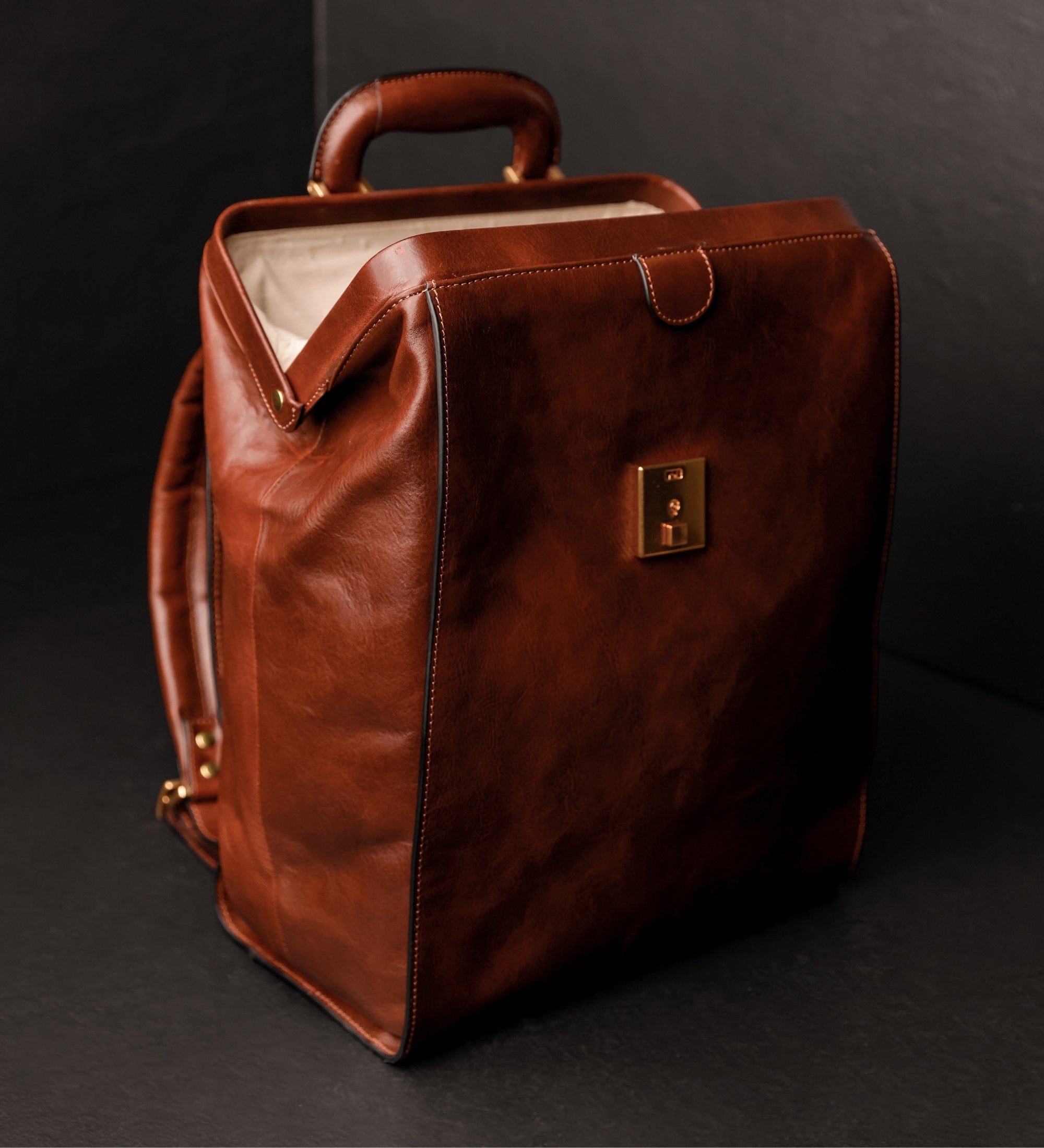 Mochila de cuero: A Brief Story of Time