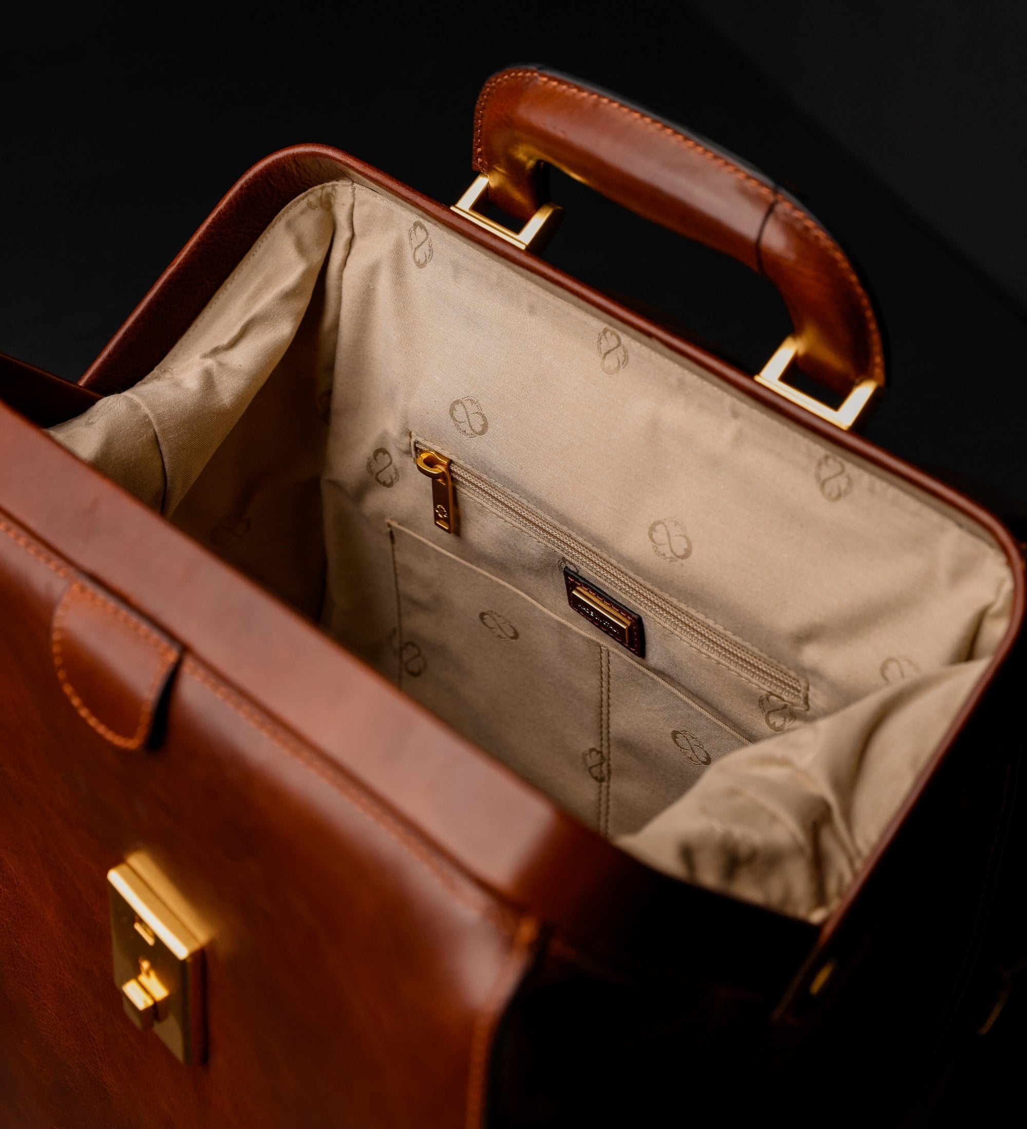 Mochila de cuero: A Brief Story of Time