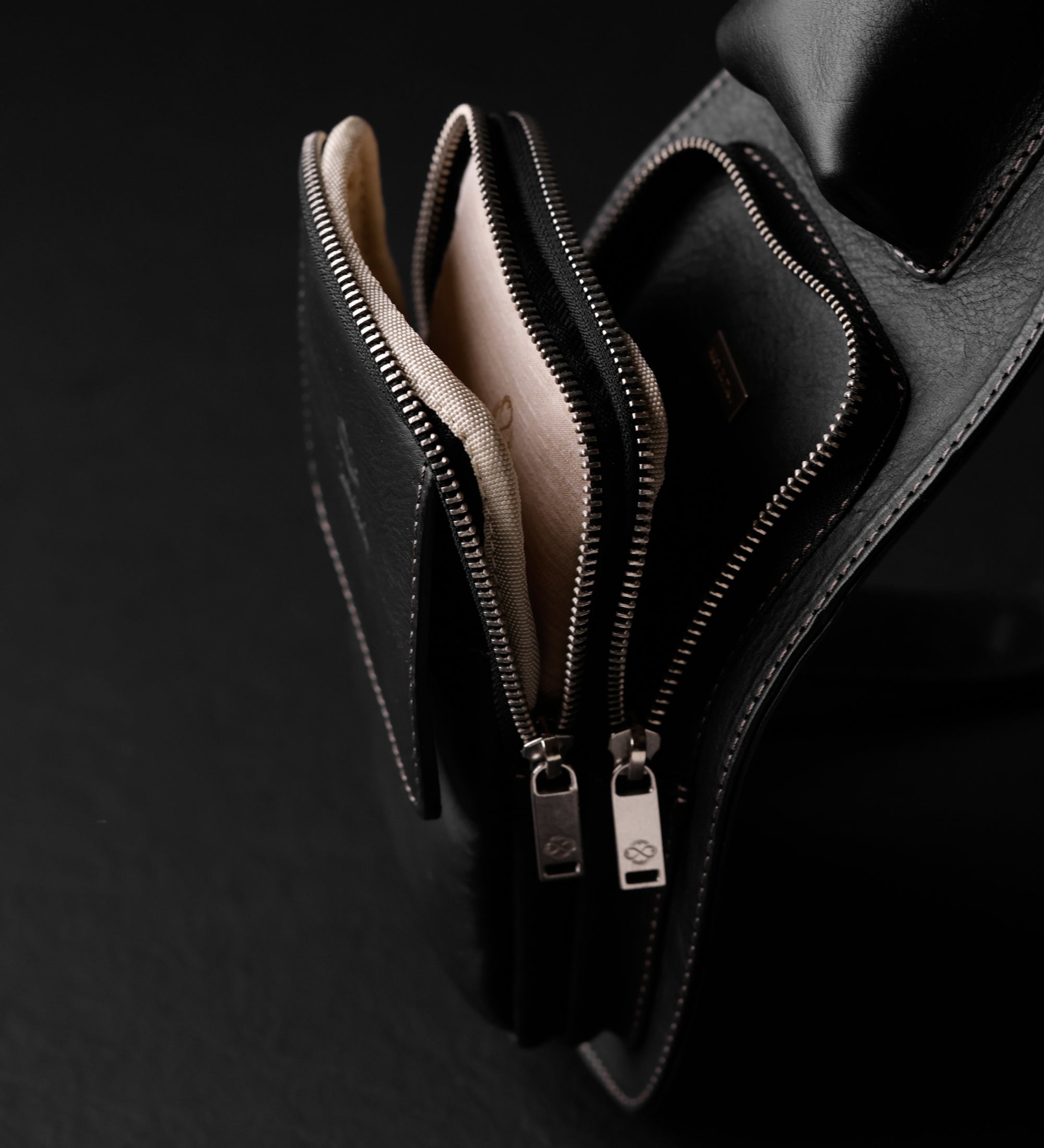 Bolso bandolera/sling bag de cuero: The Monk