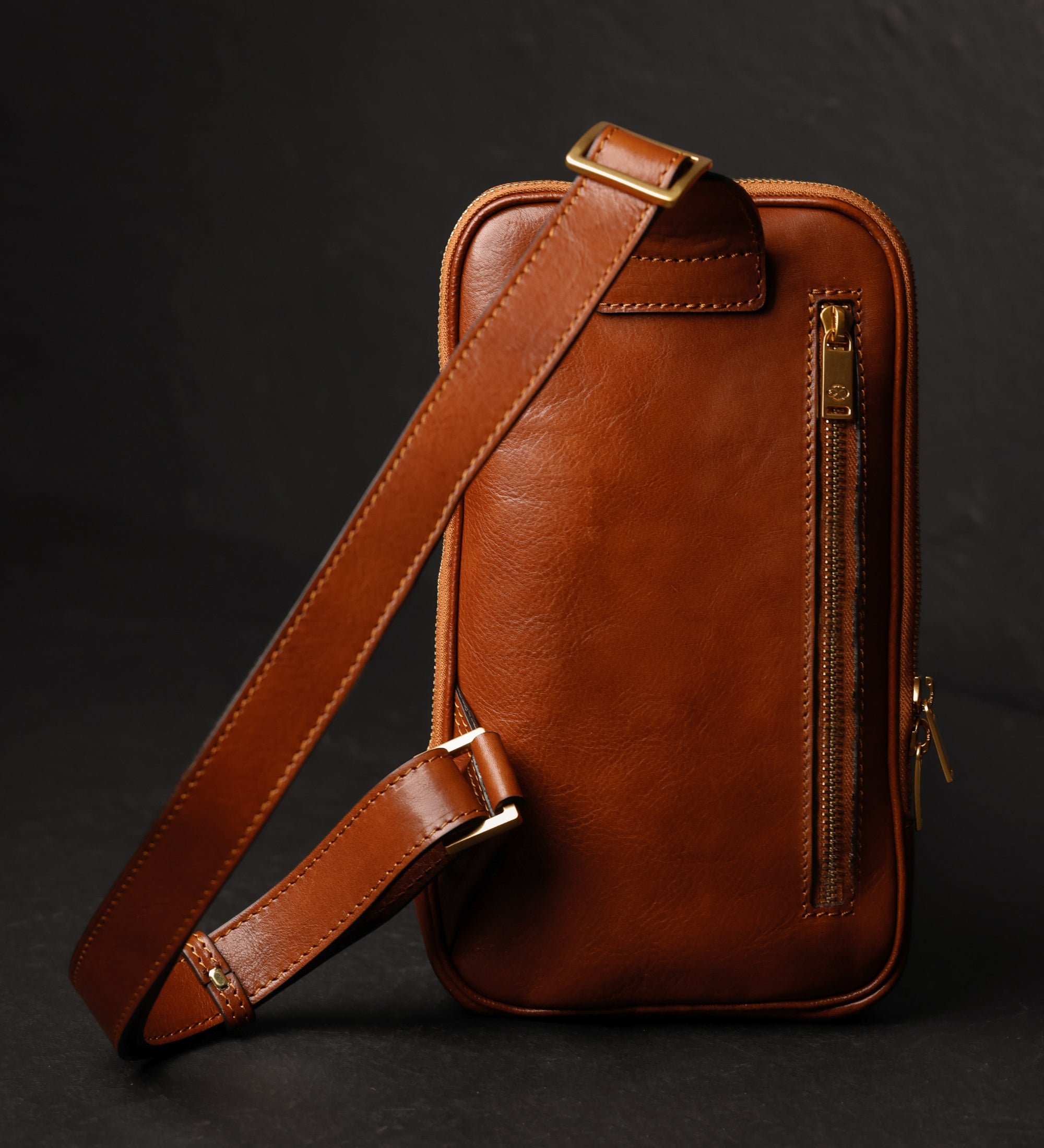 Riñonera cruzada/sling bag de cuero: Kim