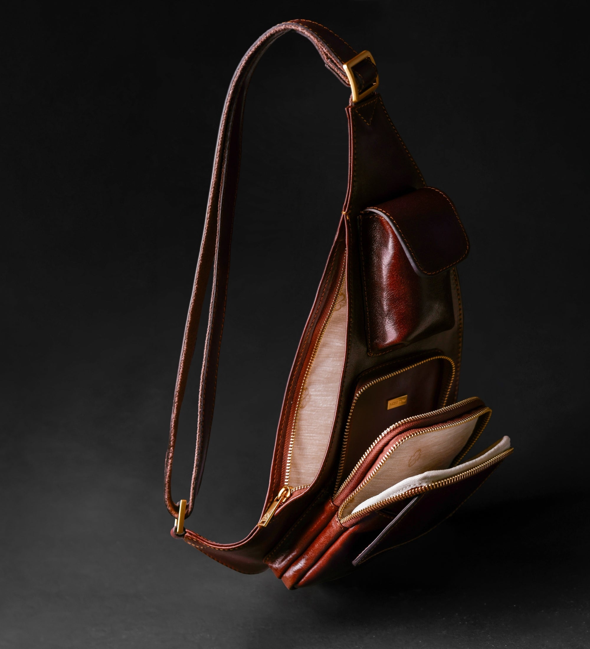 Bolso bandolera/sling bag de cuero: The Monk