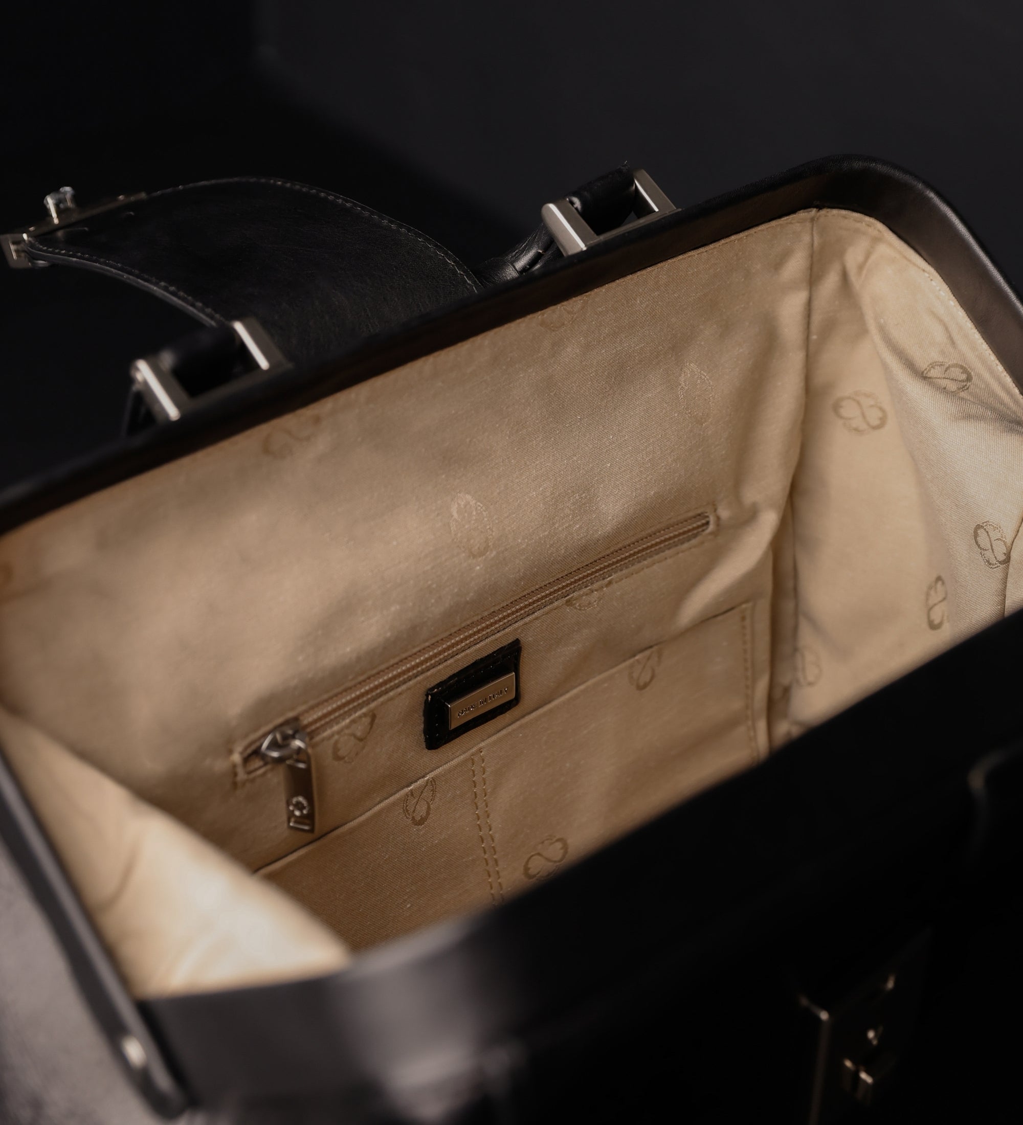 Mochila de cuero: A Brief Story of Time