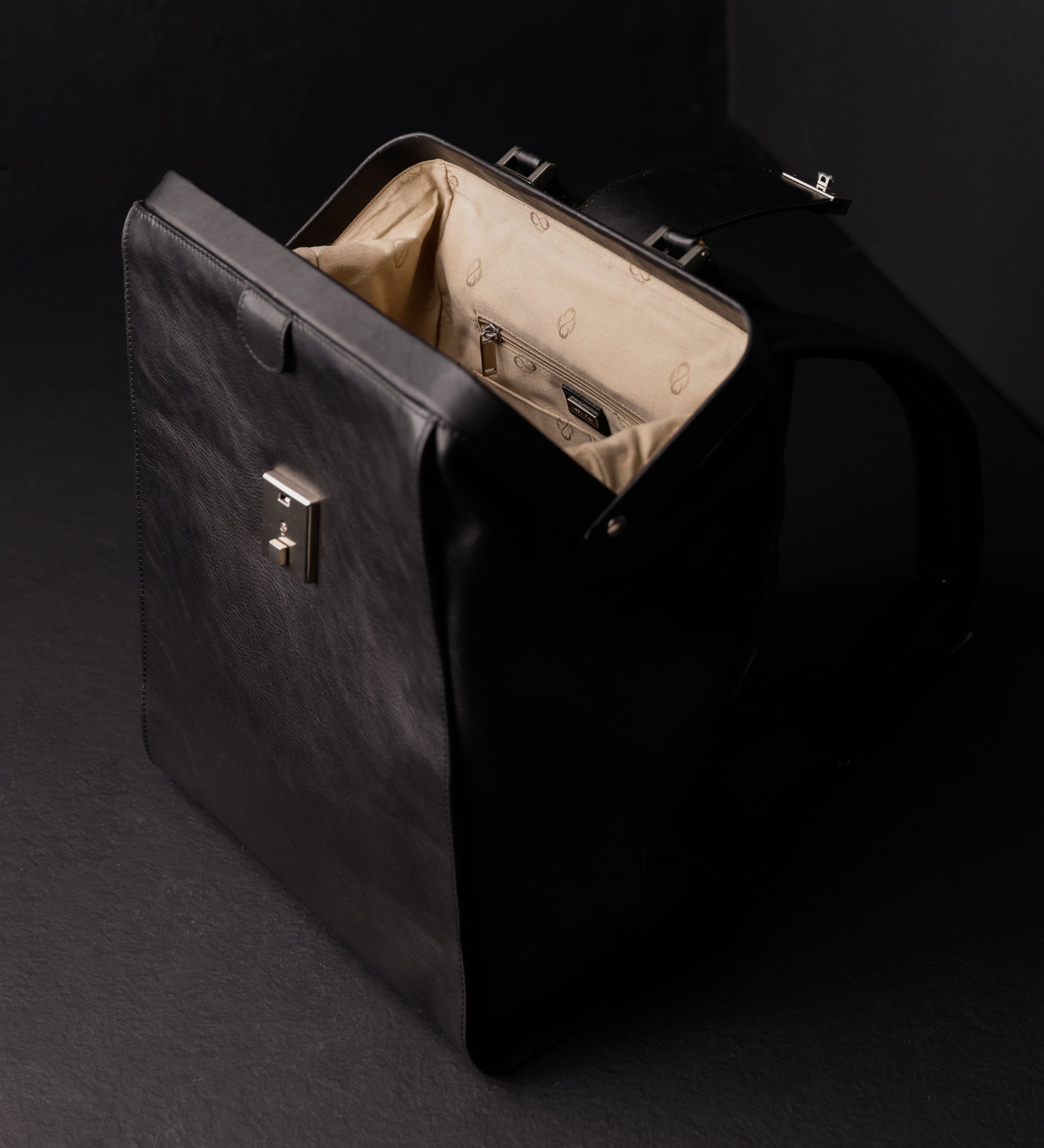 Mochila de cuero: A Brief Story of Time