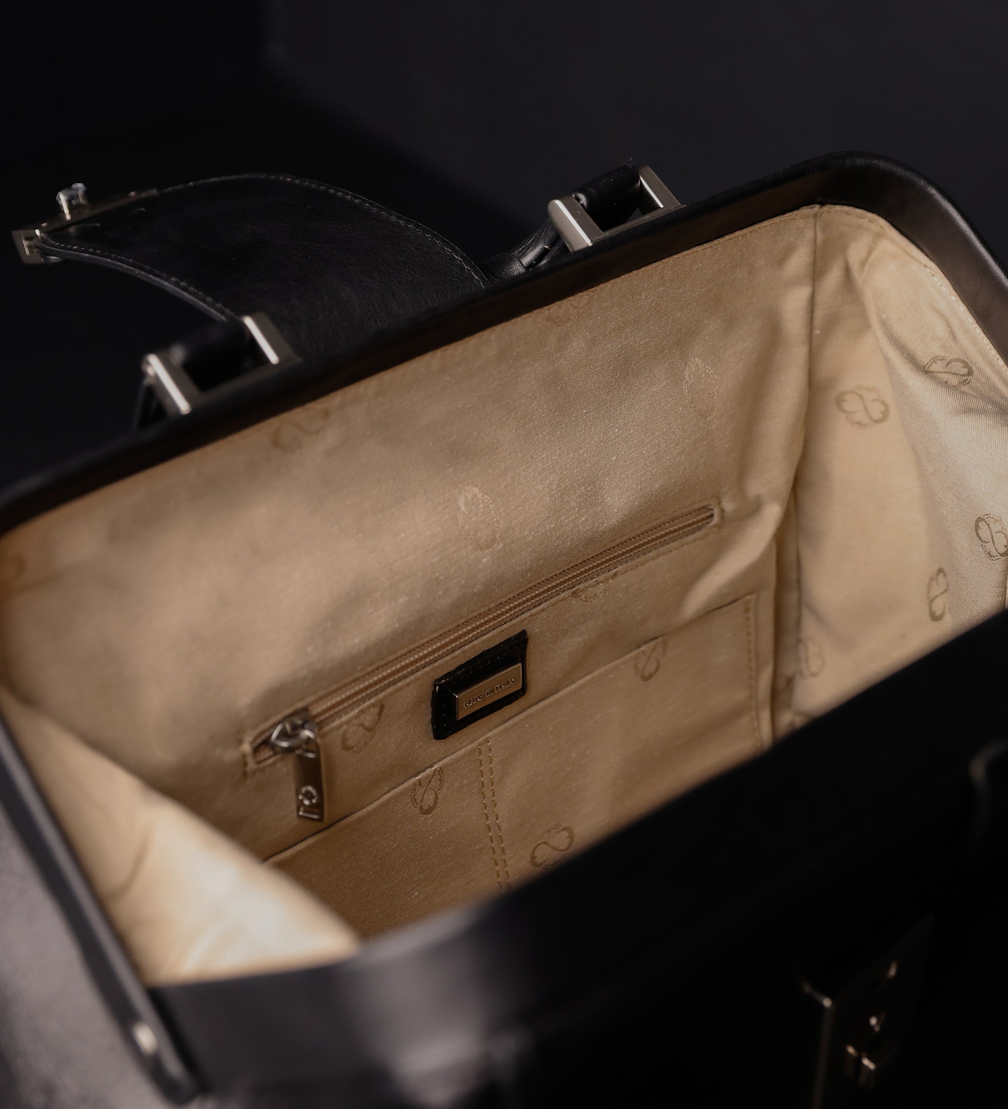 Mochila de cuero: A Brief Story of Time