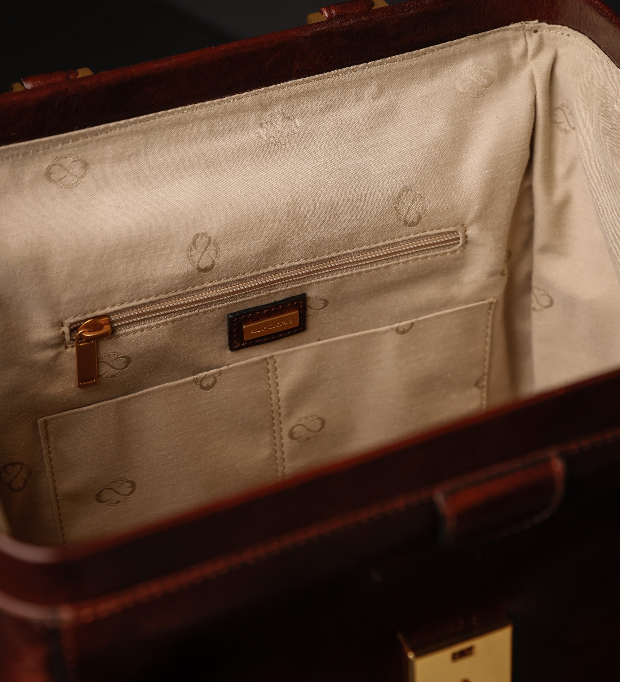 Mochila de cuero: A Brief Story of Time