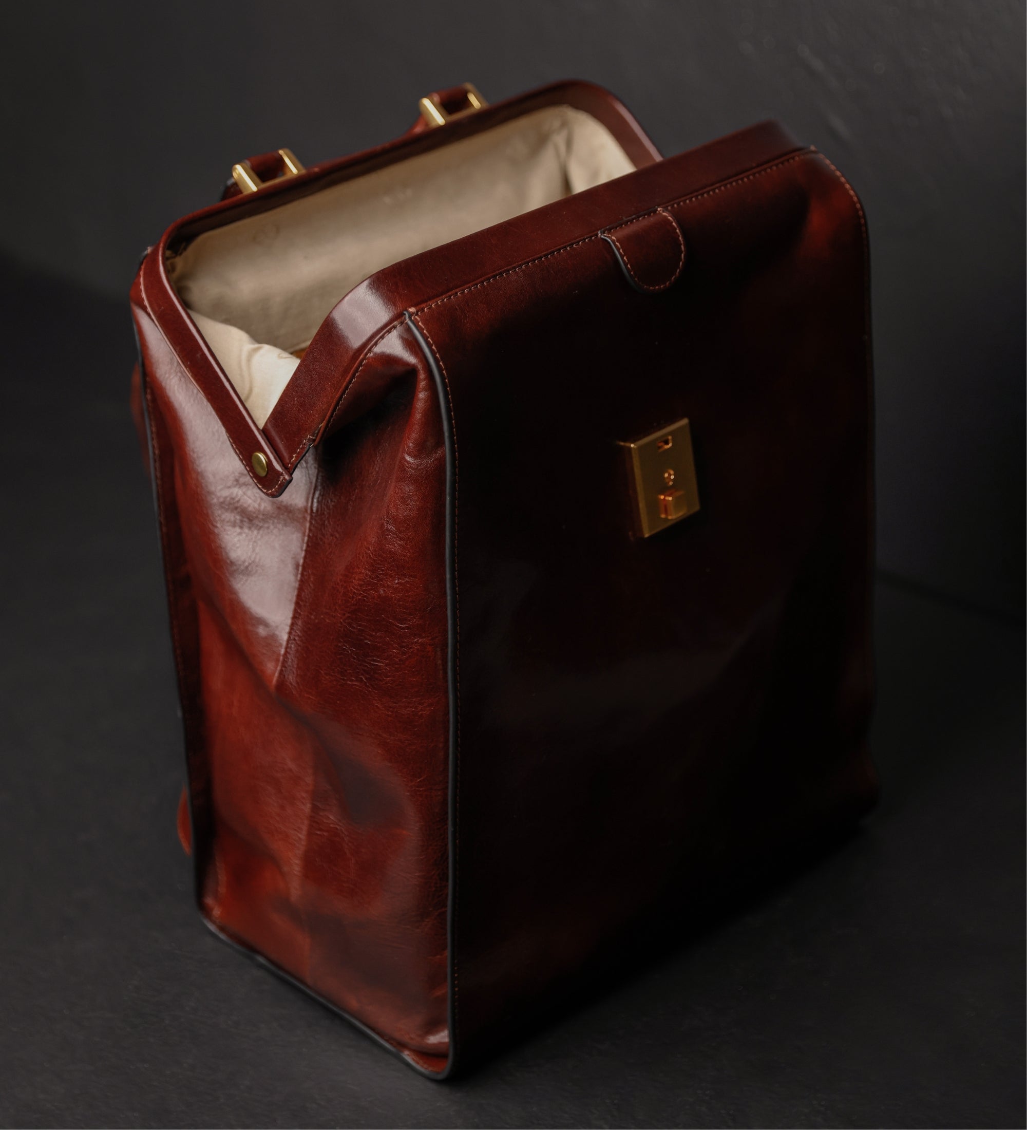 Mochila de cuero: A Brief Story of Time