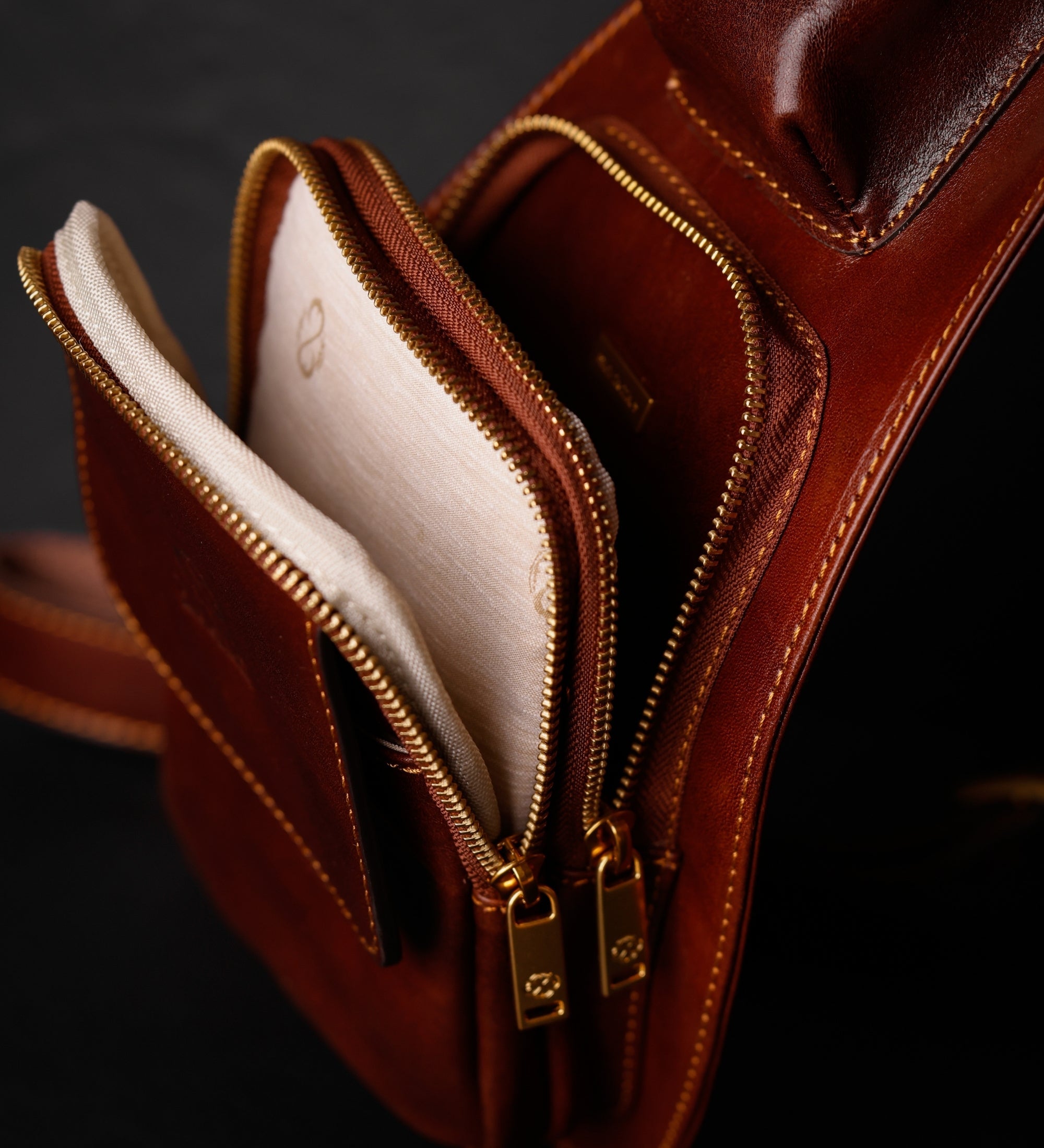 Bolso bandolera/sling bag de cuero: The Monk