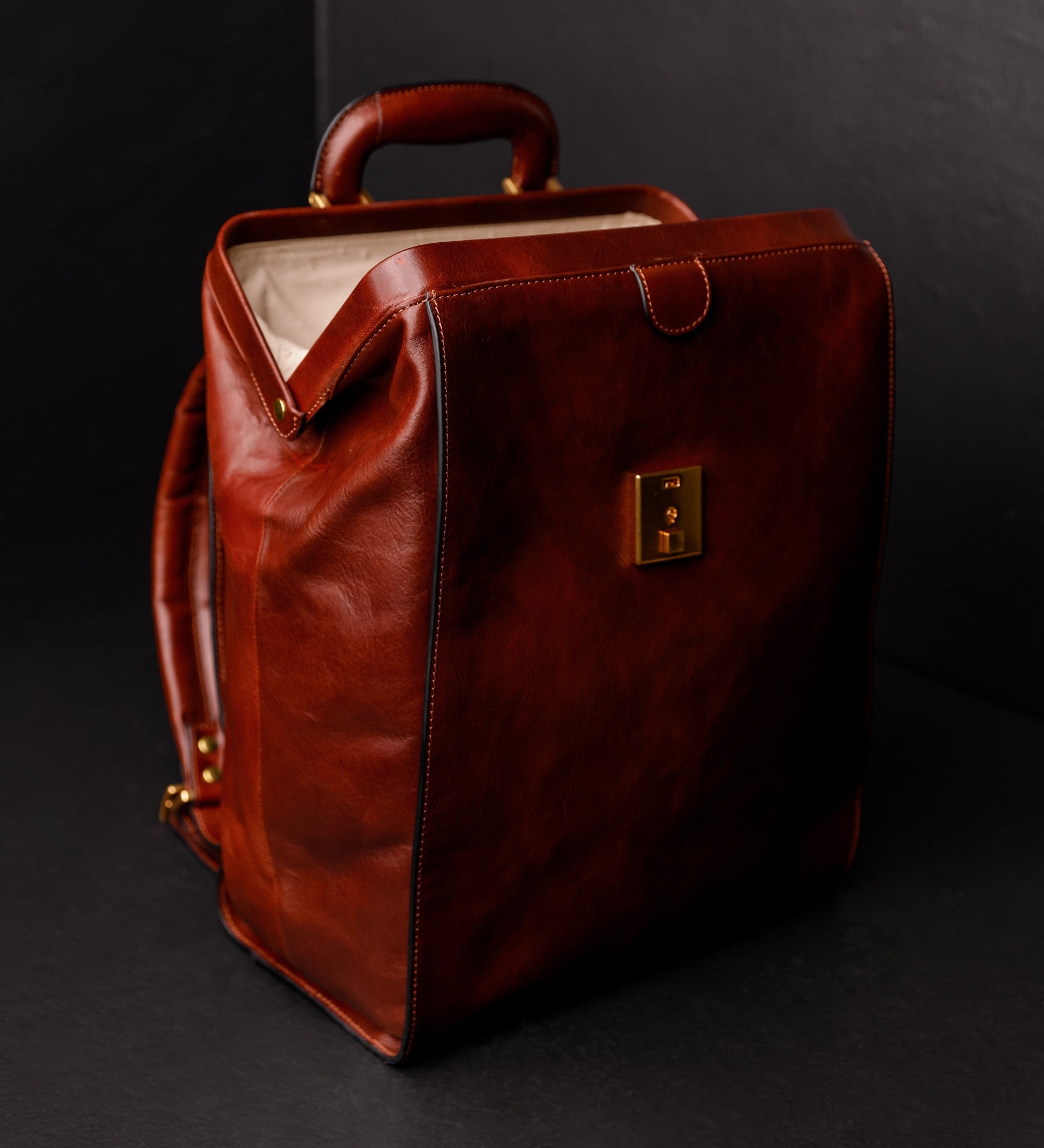 Mochila de cuero: A Brief Story of Time