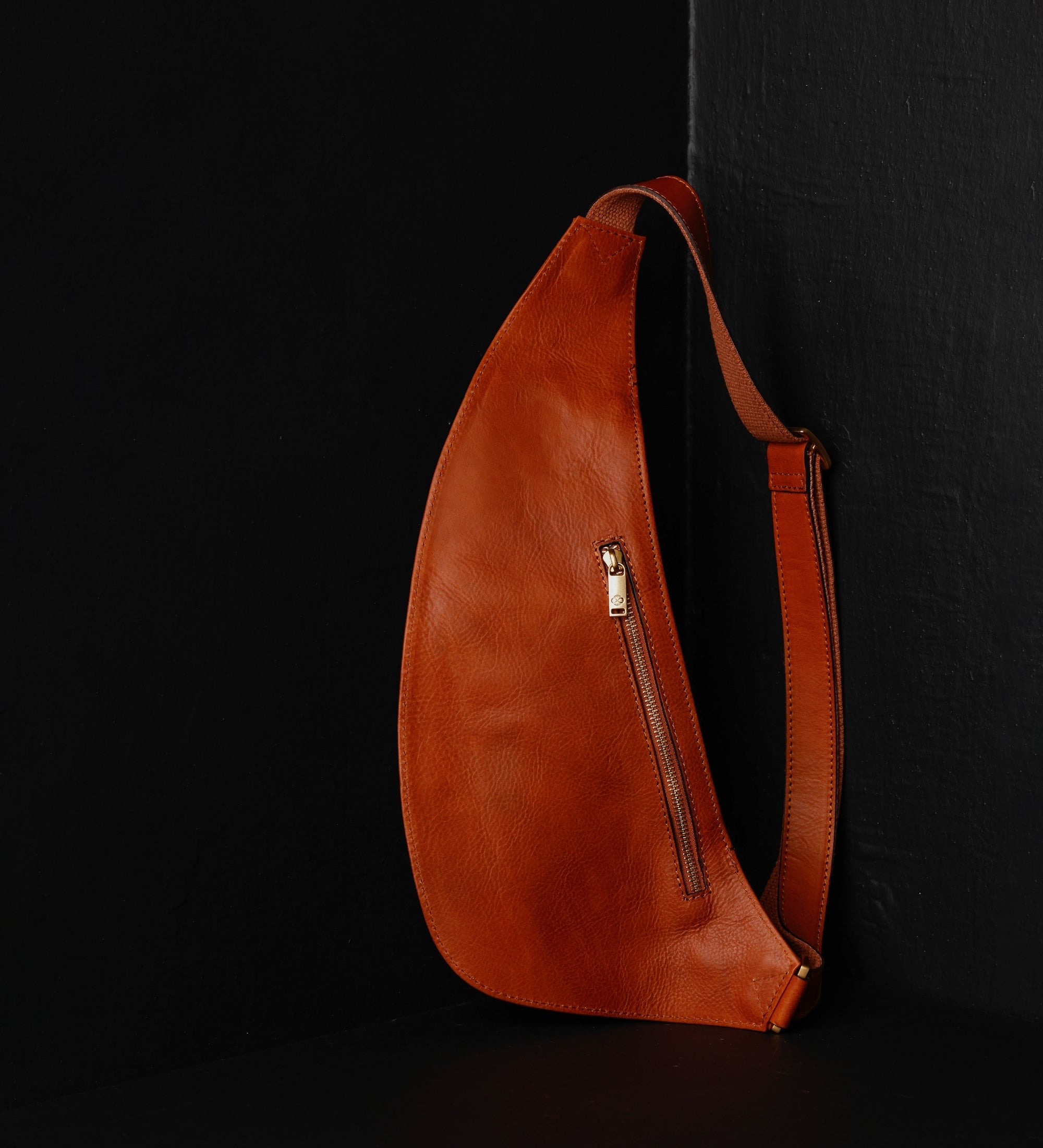 Bolso bandolera/sling bag de cuero: The Monk