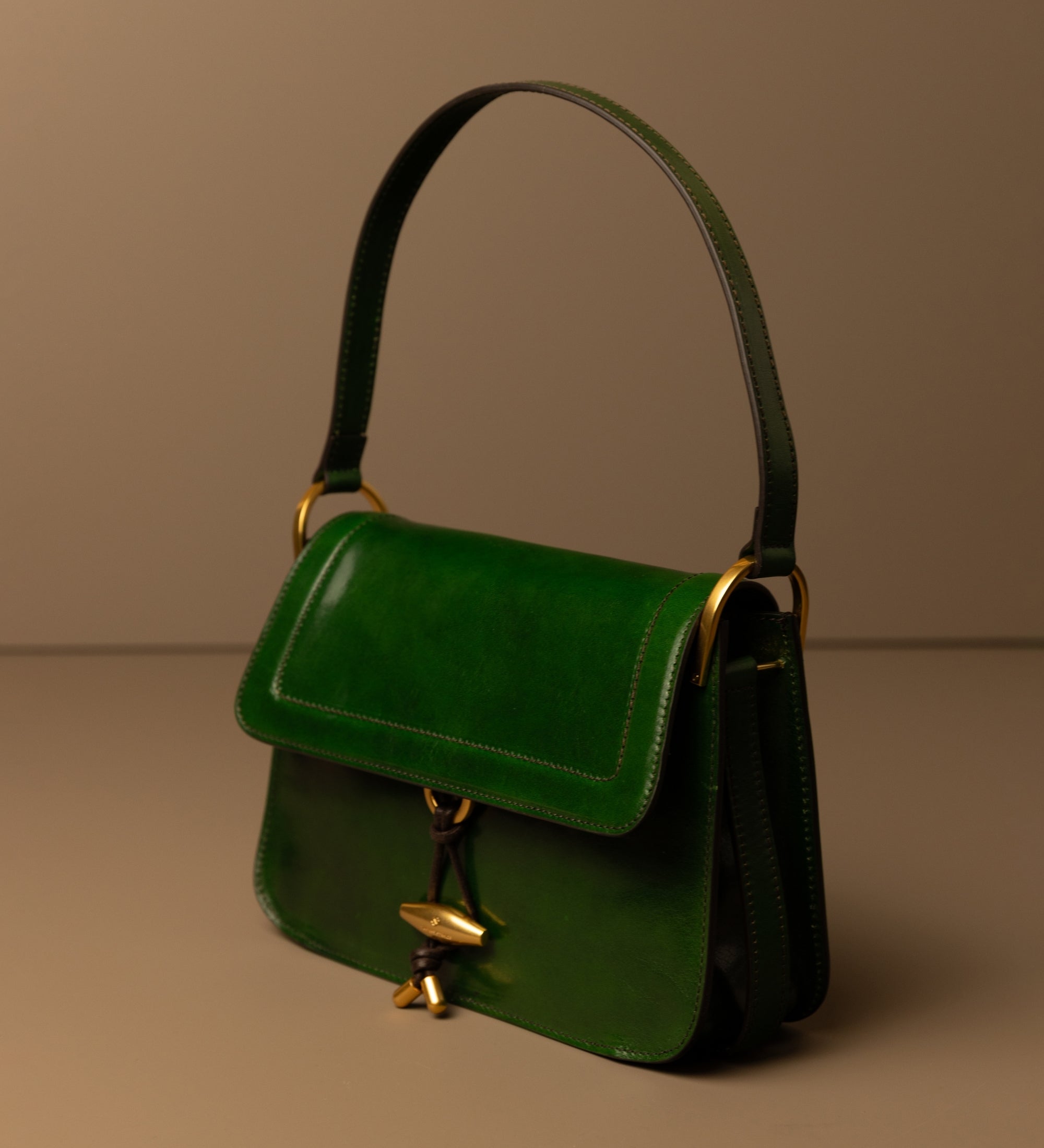 Bolso de cuero con solapa para mujer: Possession