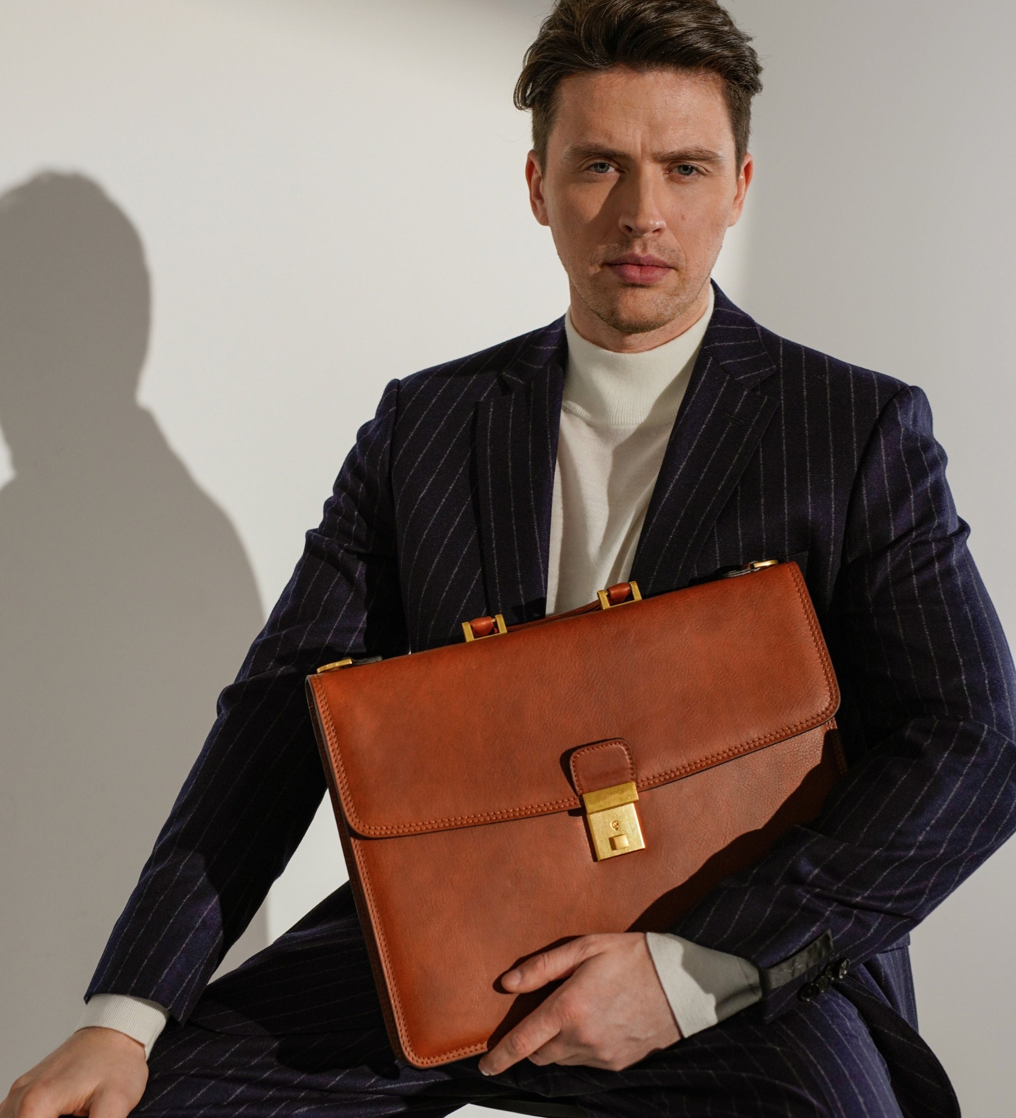 Maletín de cuero: The Sound of the Mountain