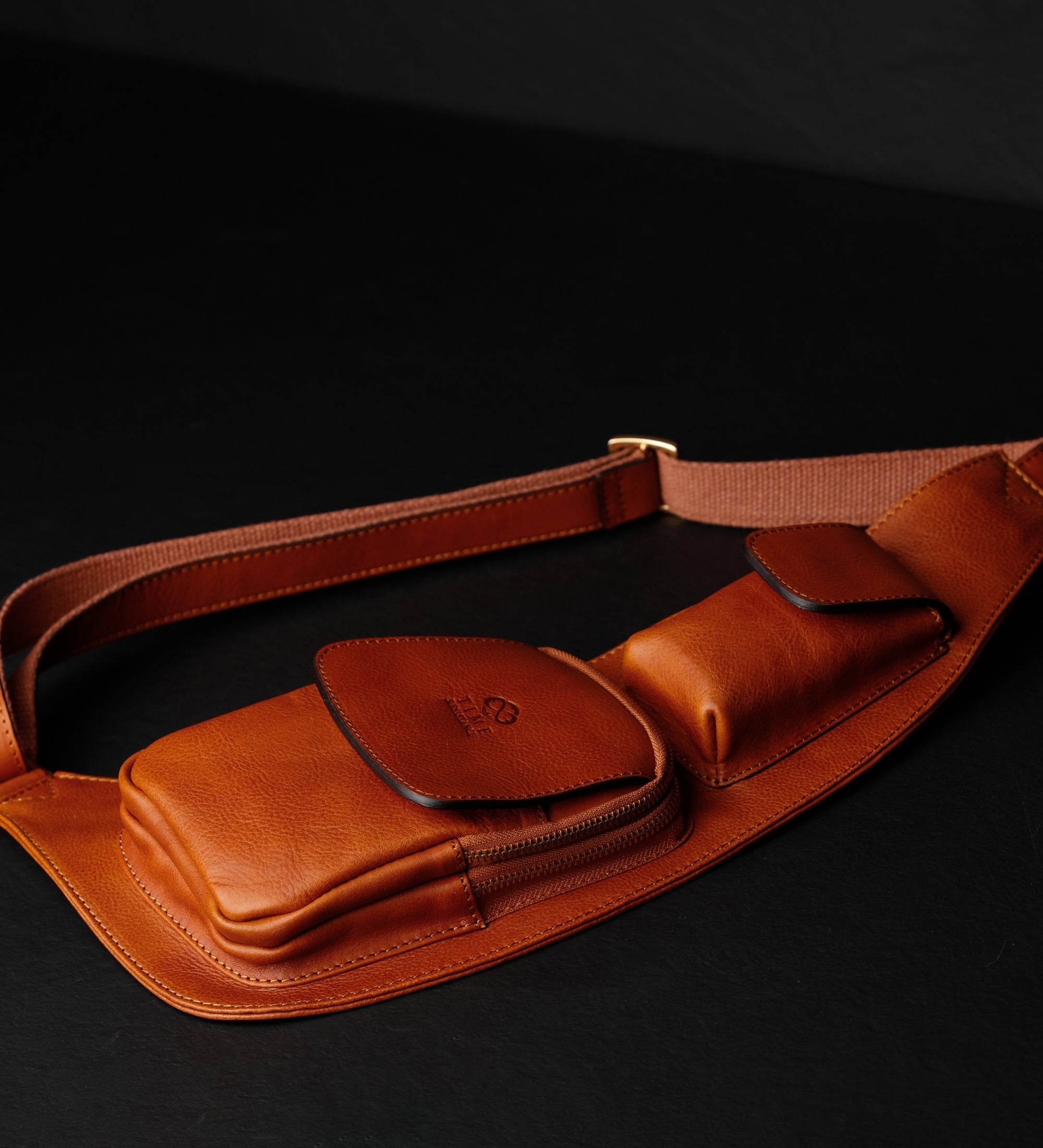 Bolso bandolera/sling bag de cuero: The Monk