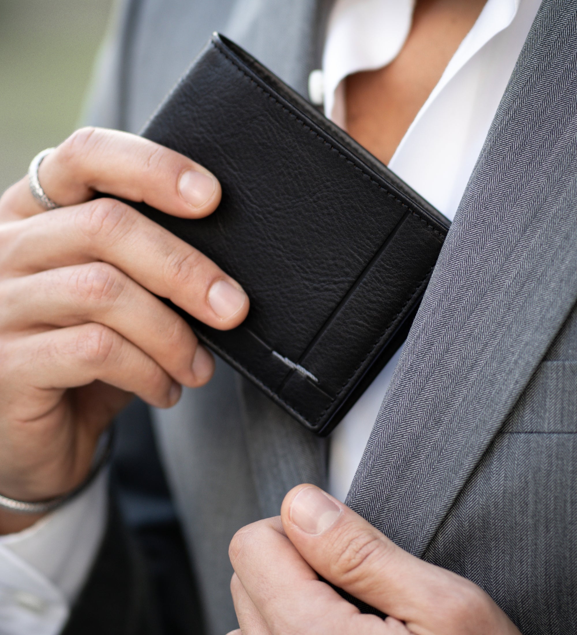 Cartera de cuero de doble compartimento: The Getaway