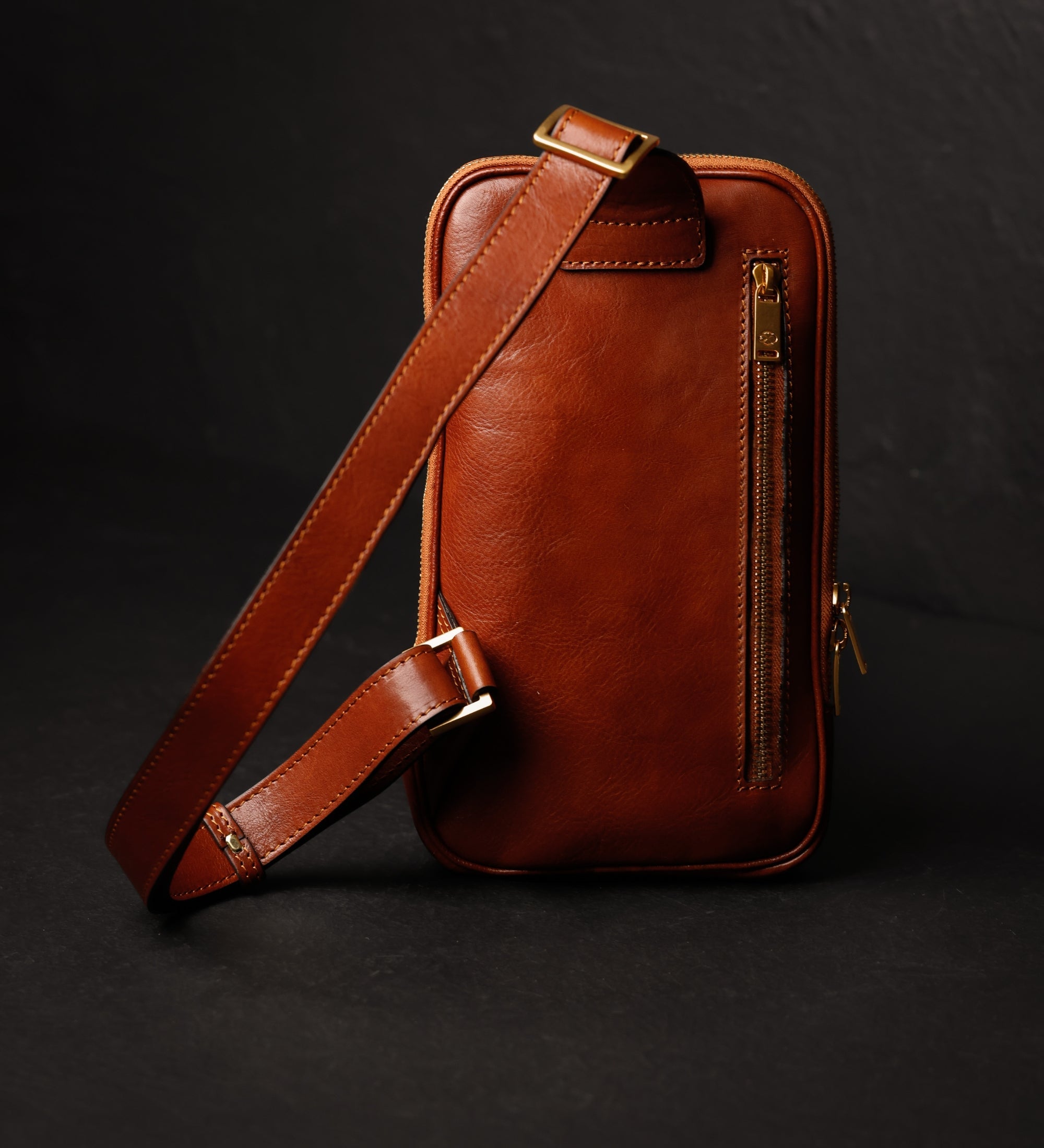 Riñonera cruzada/sling bag de cuero: Kim