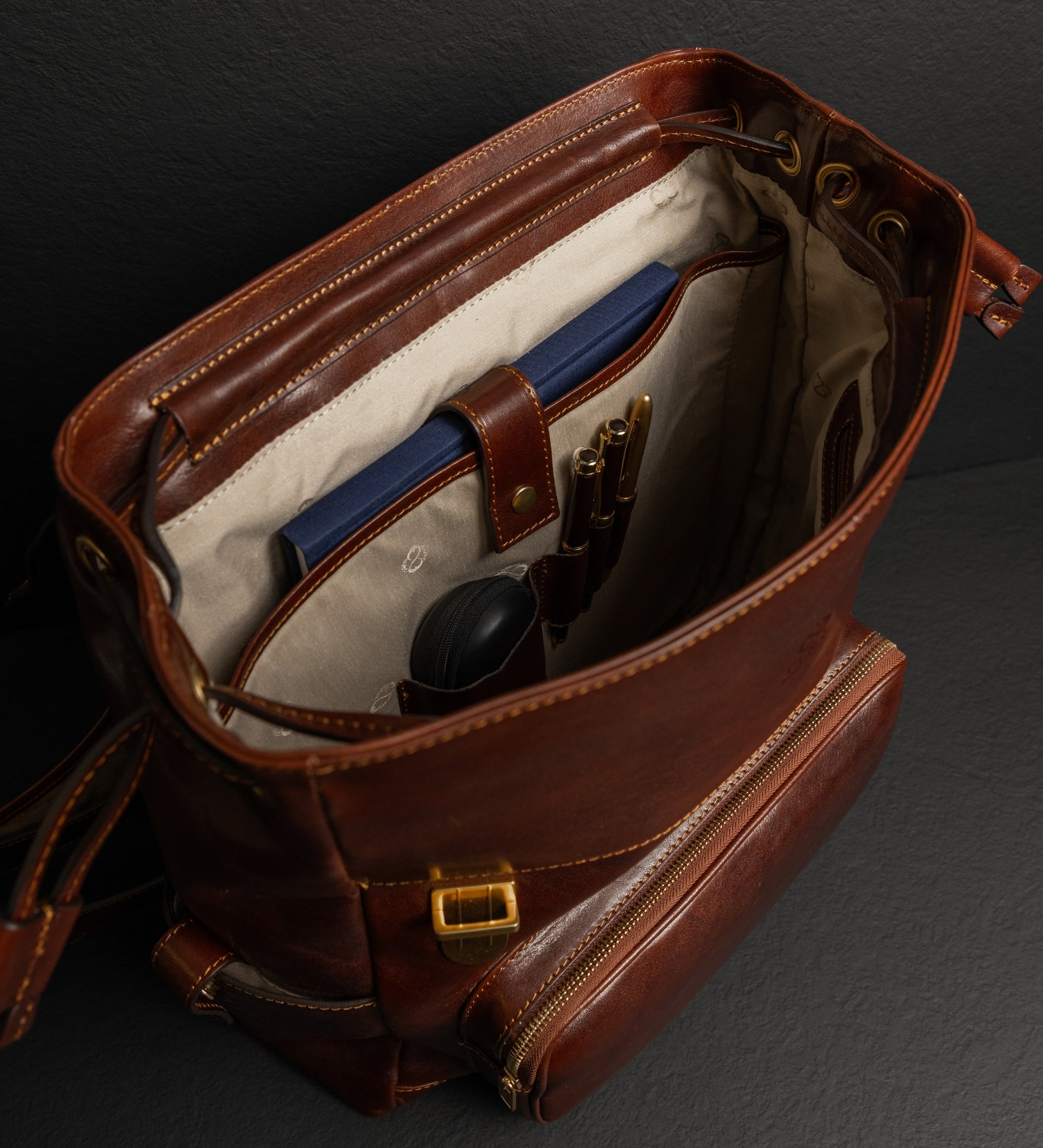 Mochila de cuero: The Good Earth
