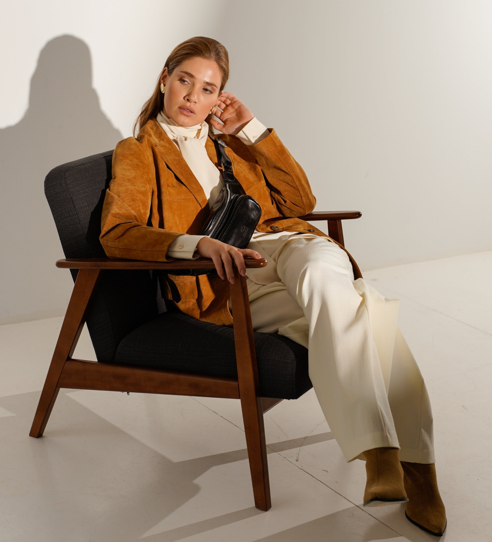 Riñonera/sling bag de cuero para mujer: Independent People