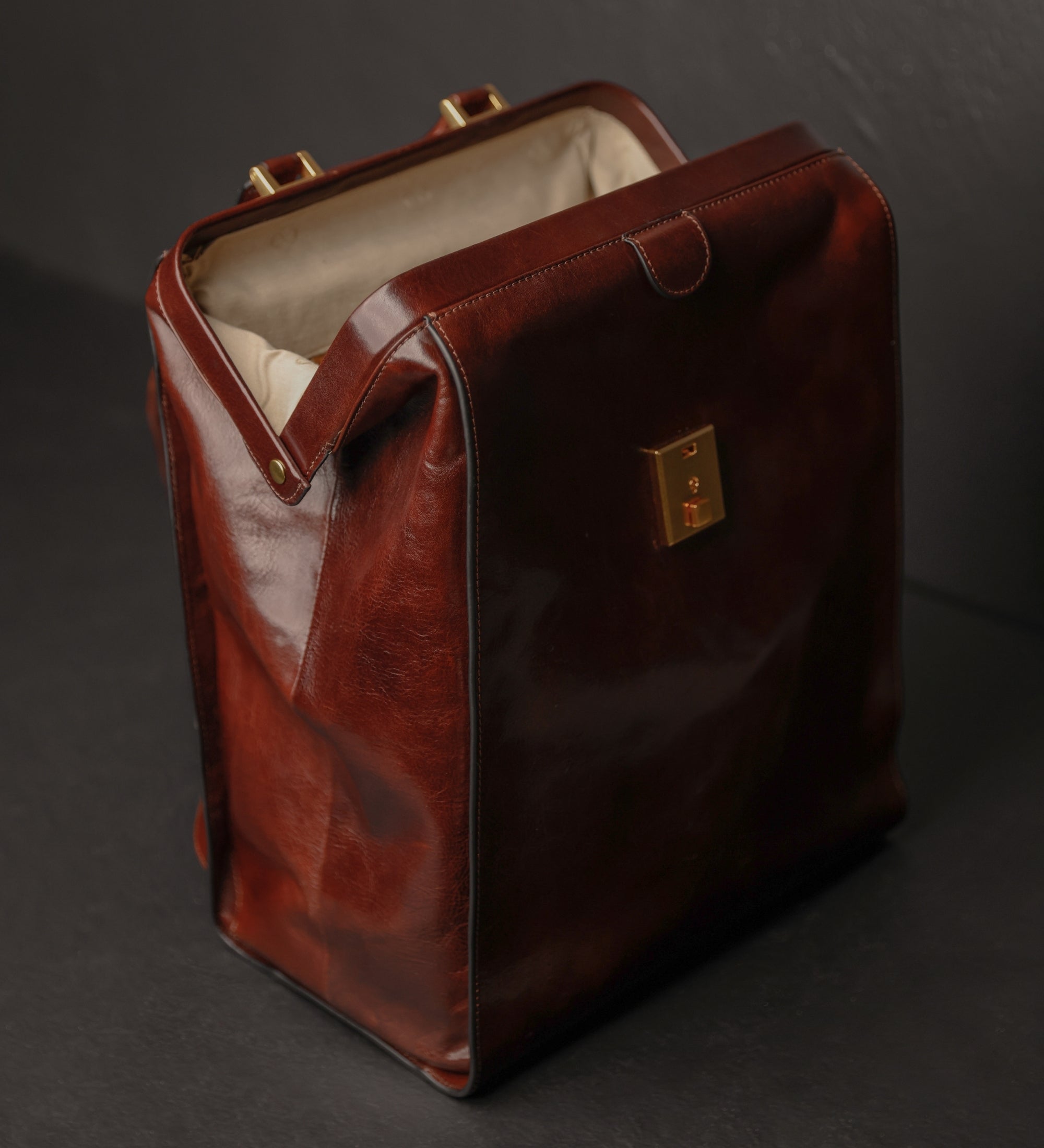 Mochila de cuero: A Brief Story of Time