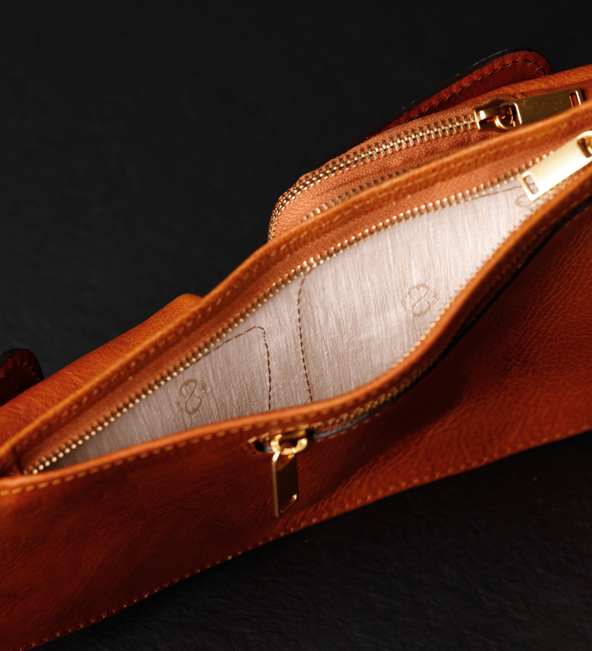 Bolso bandolera/sling bag de cuero: The Monk