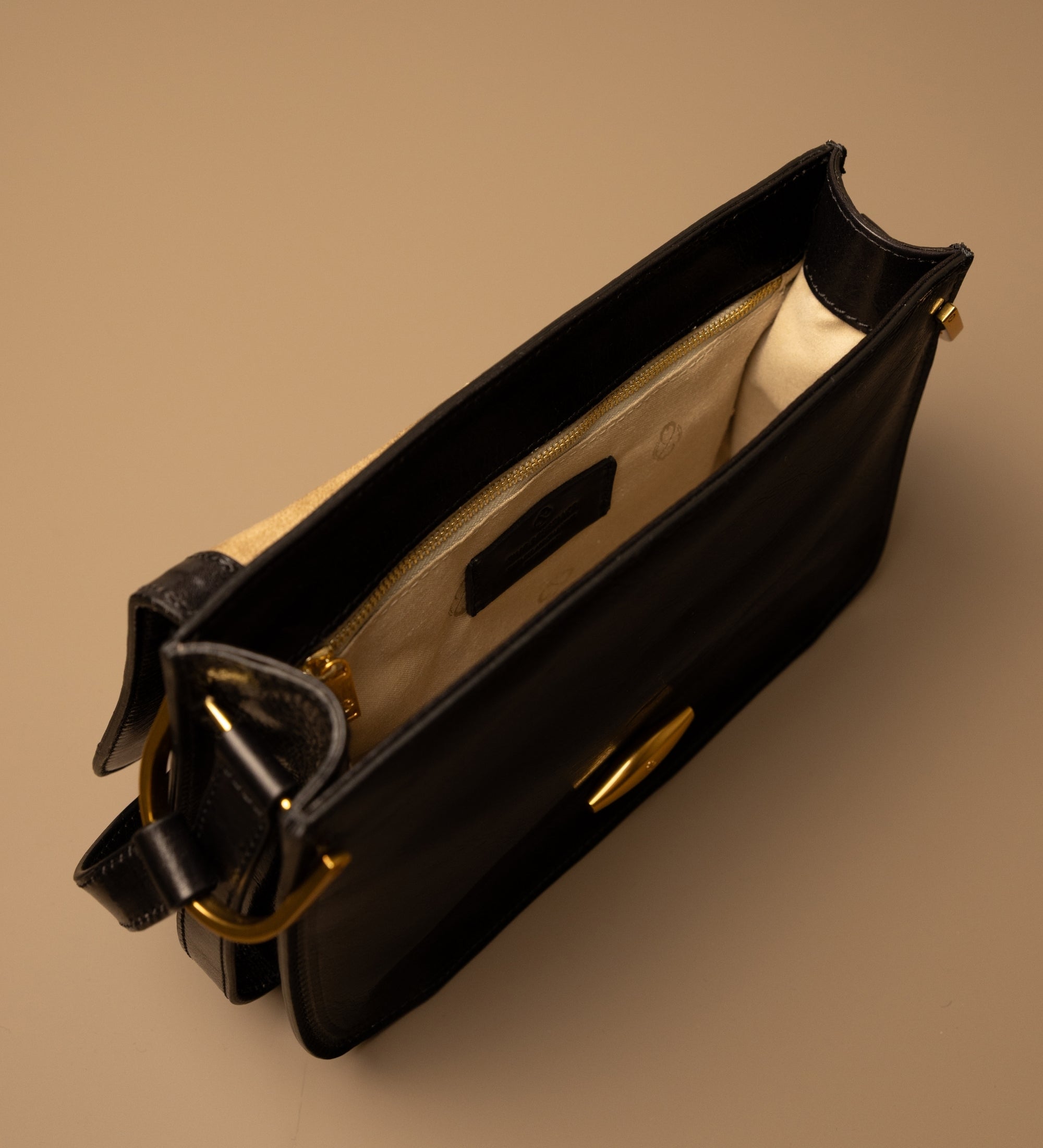 Bolso de cuero con solapa para mujer: Possession