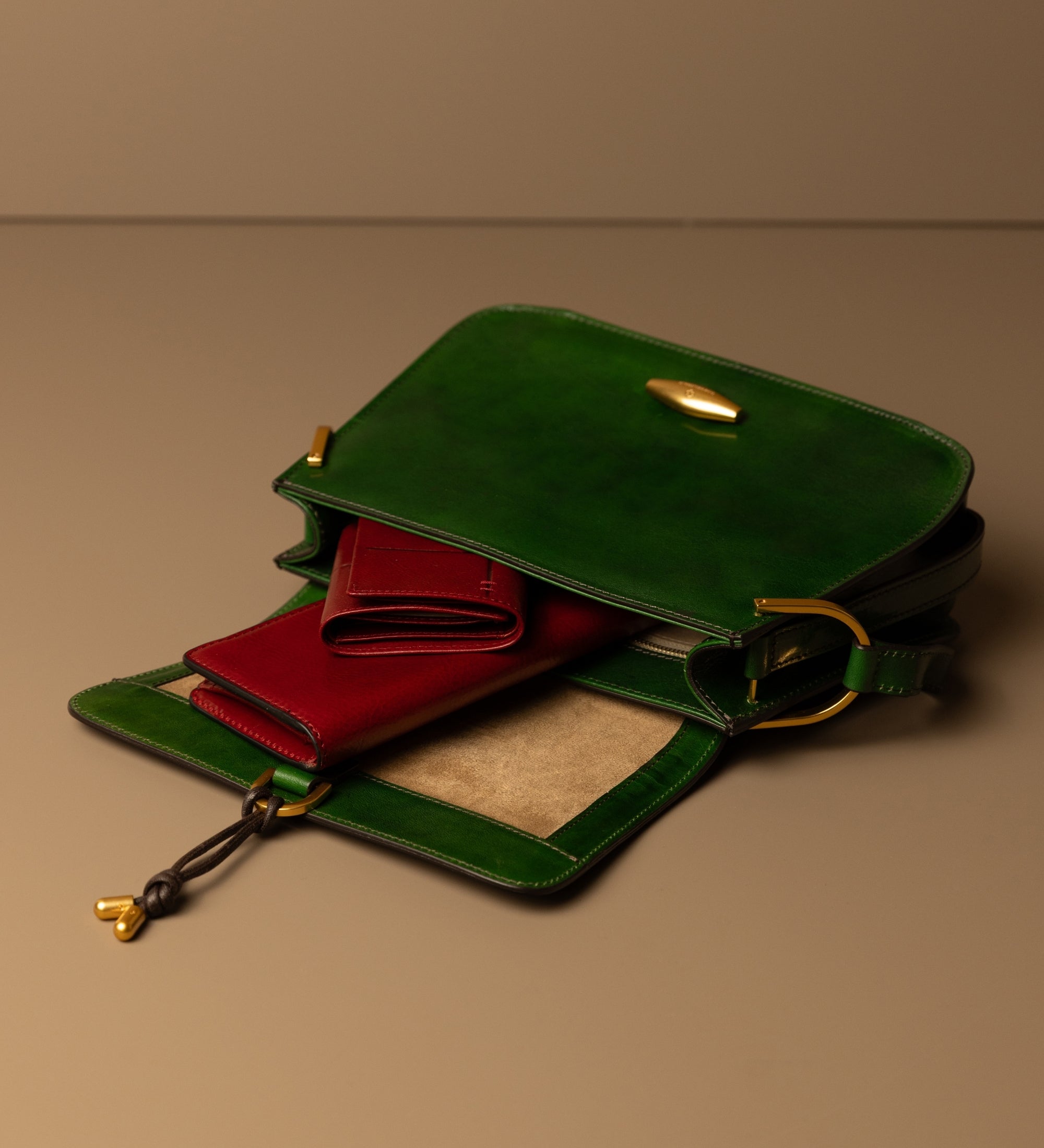 Bolso de cuero con solapa para mujer: Possession