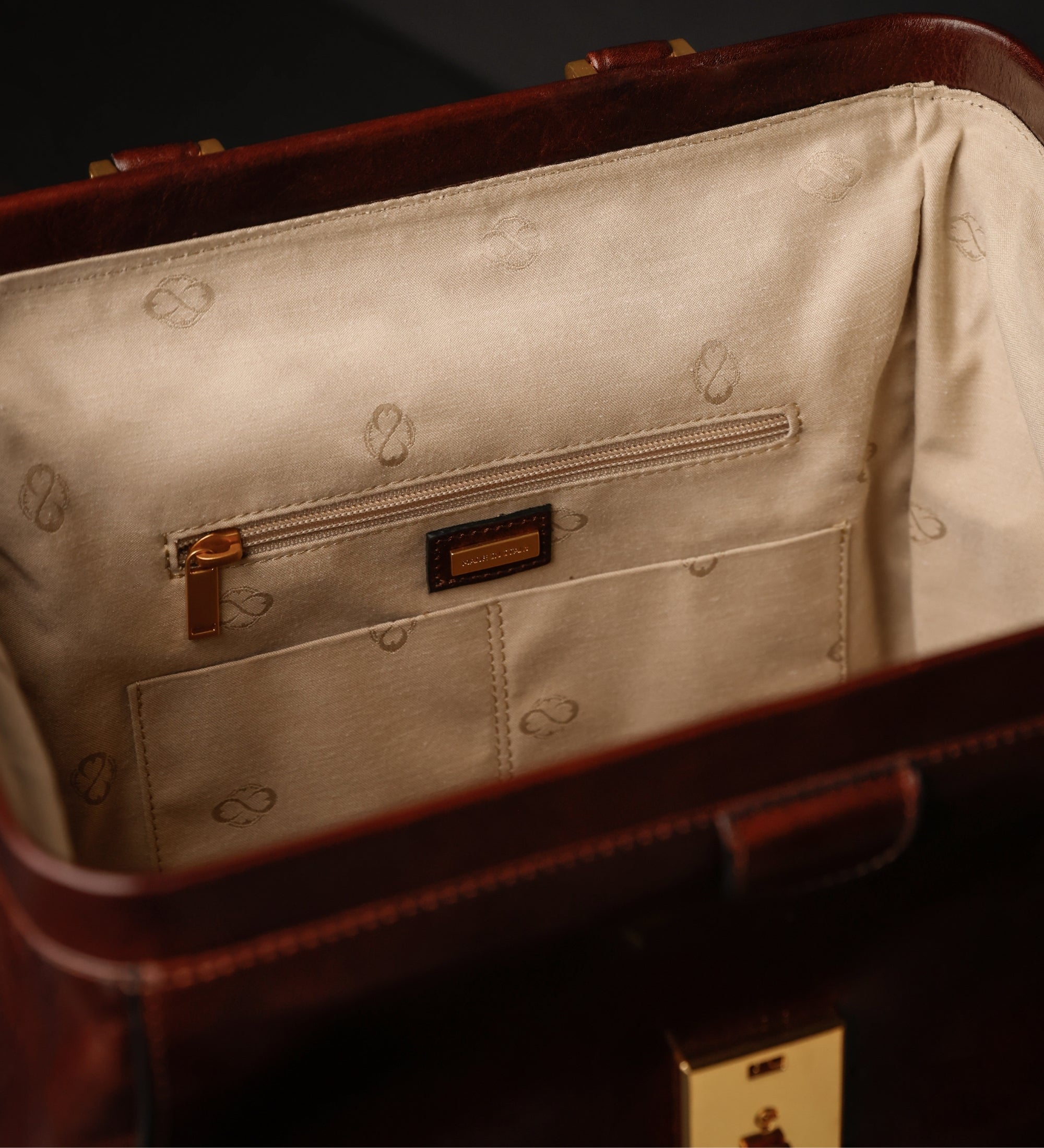Mochila de cuero: A Brief Story of Time