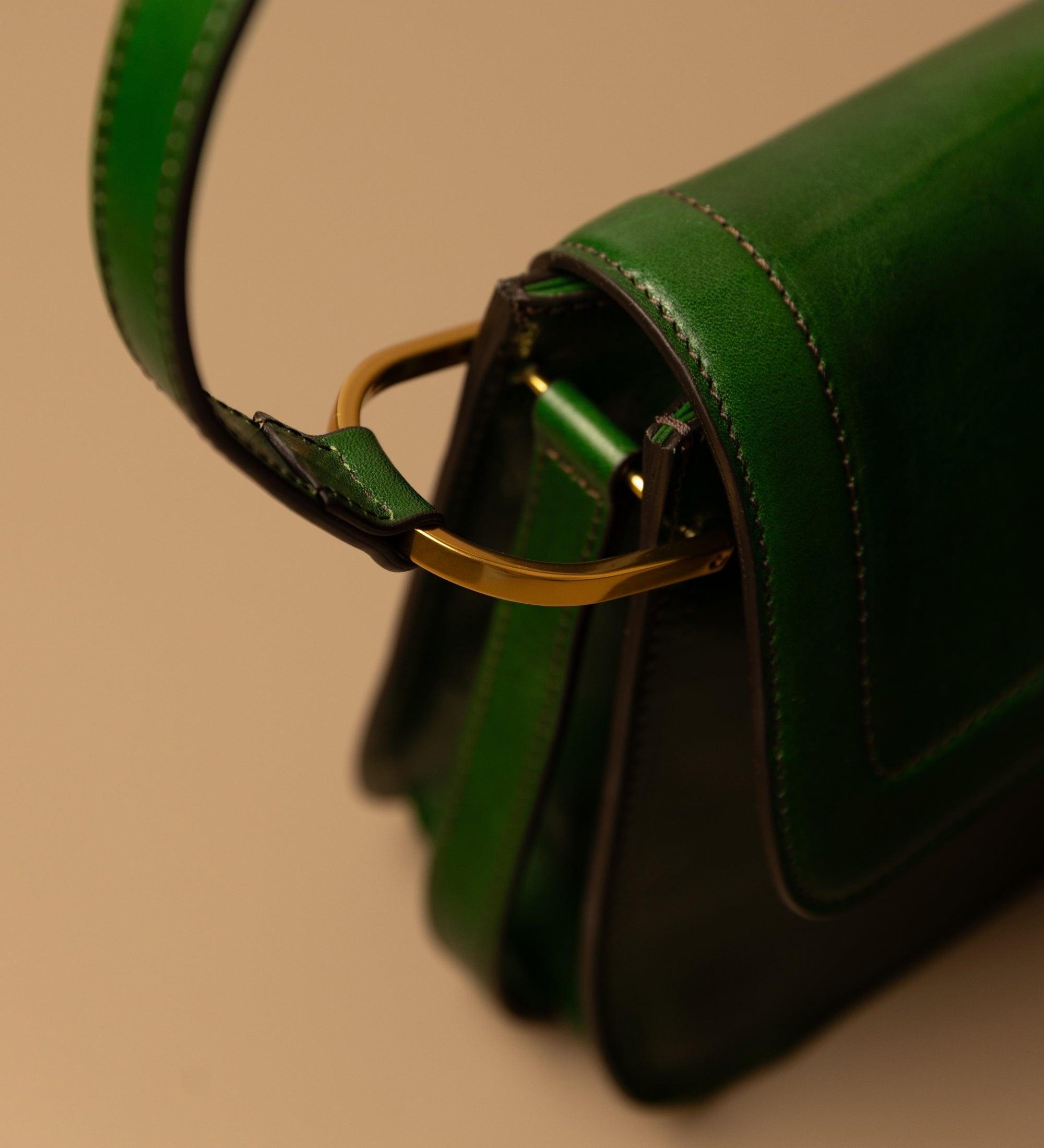 Bolso de cuero con solapa para mujer: Possession