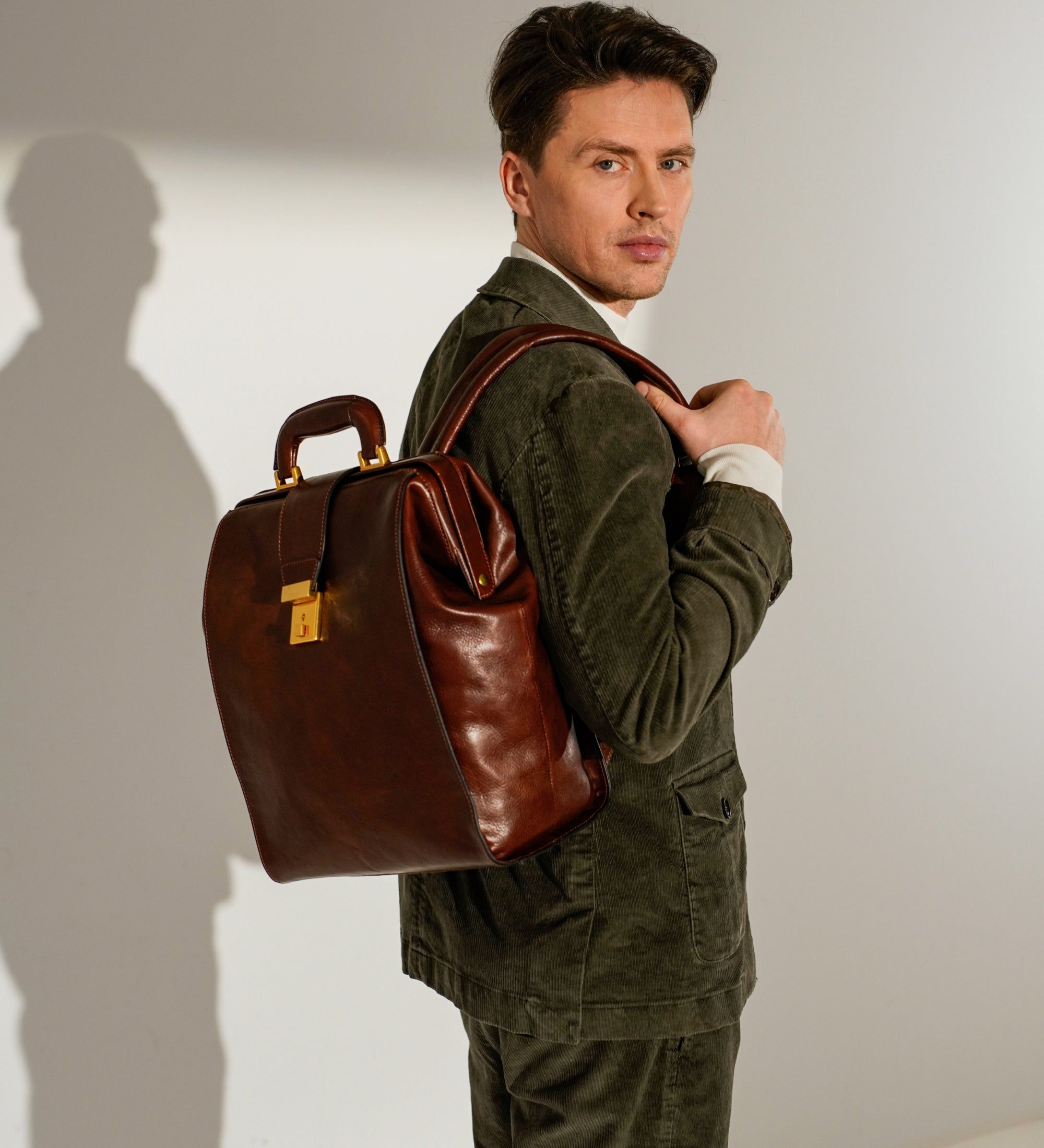 Mochila de cuero: A Brief Story of Time