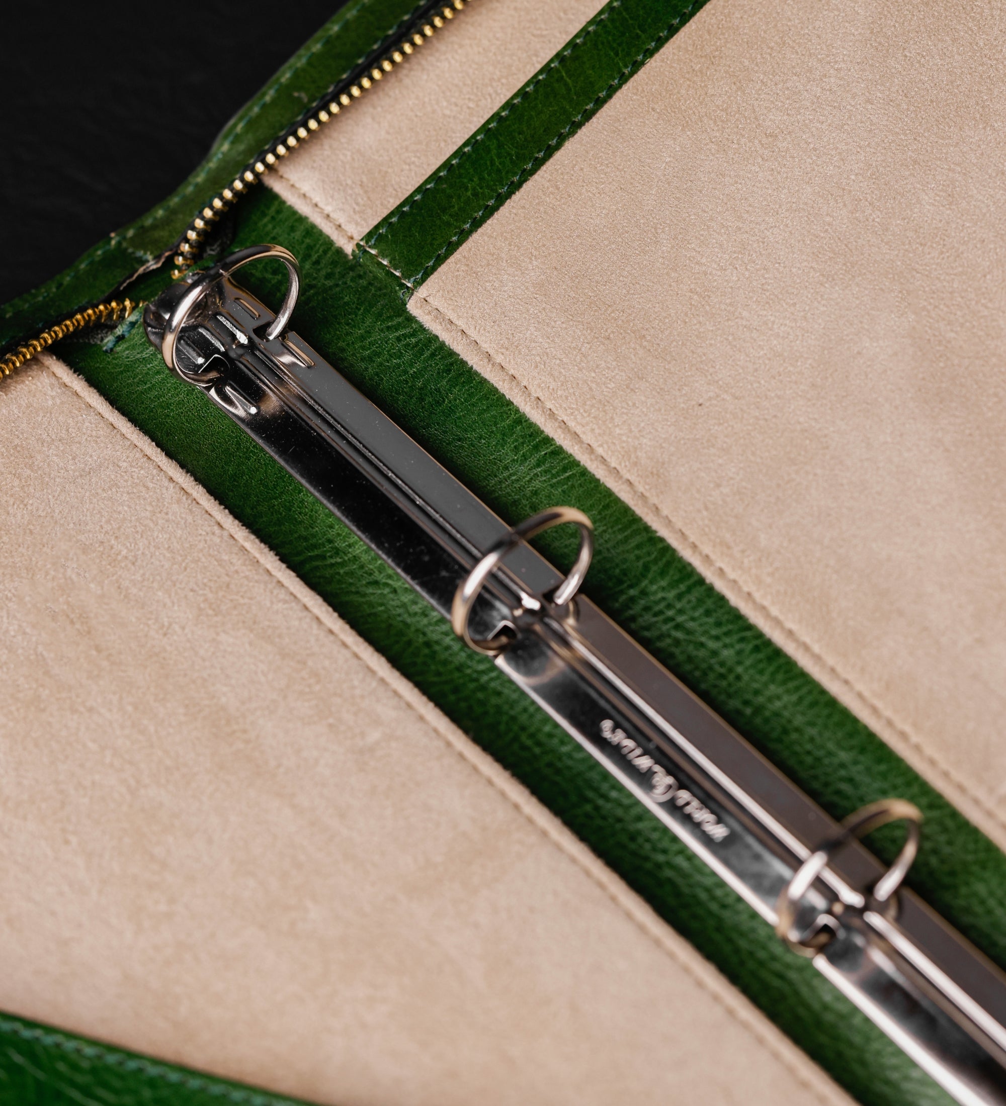 Portadocumentos de cuero con carpeta: Joy in the Morning