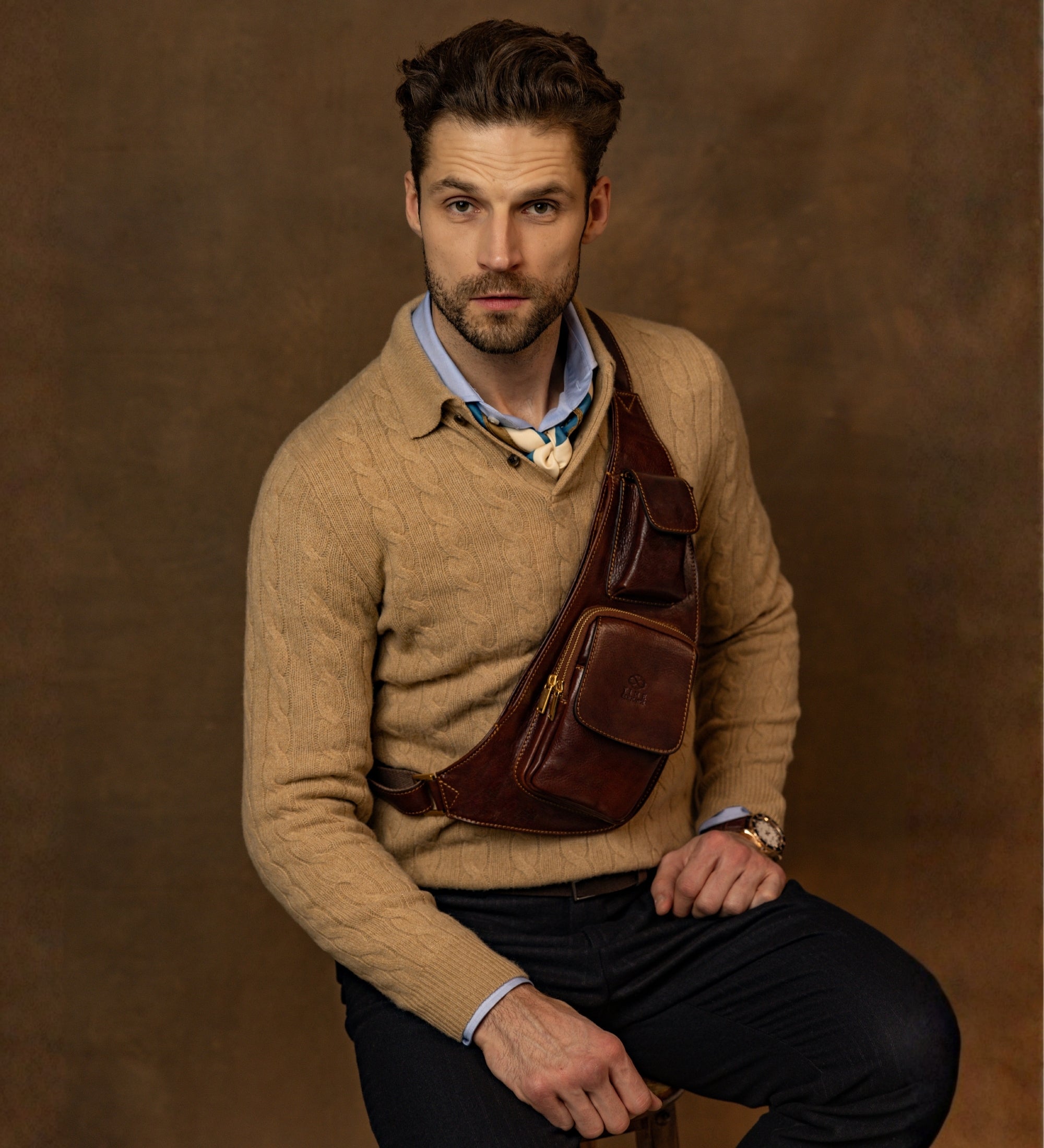 Bolso bandolera/sling bag de cuero: The Monk