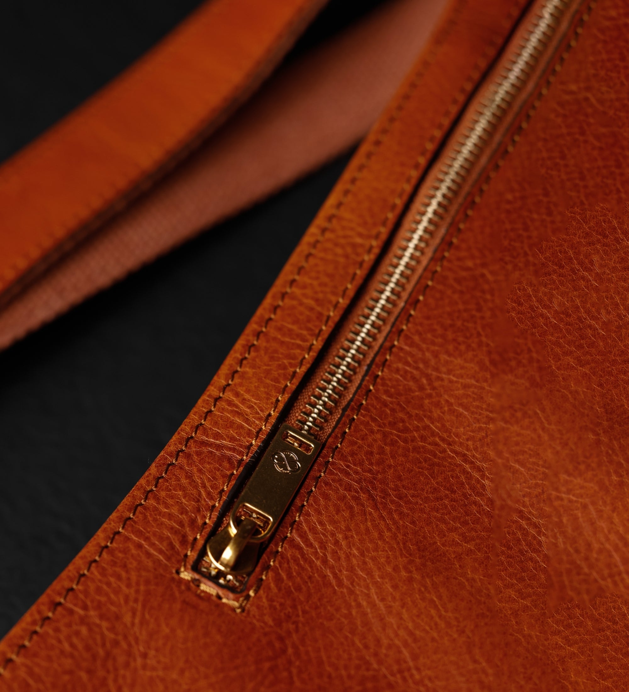 Bolso bandolera/sling bag de cuero: The Monk