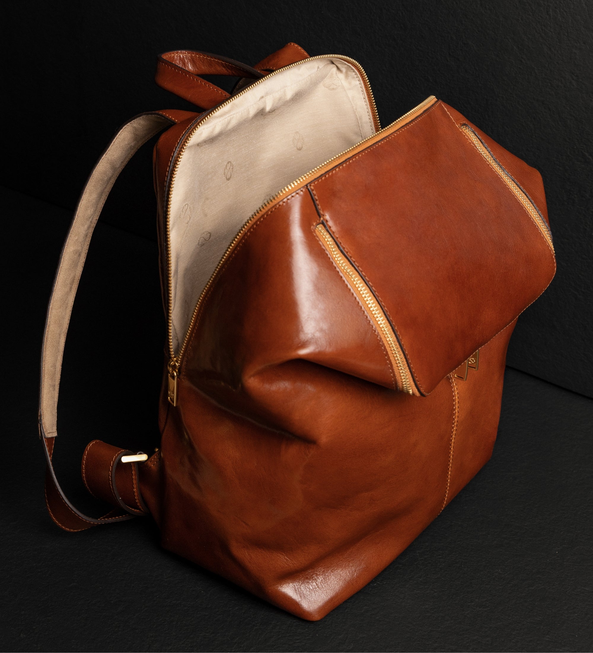 Mochila de cuero: A Bend in the River