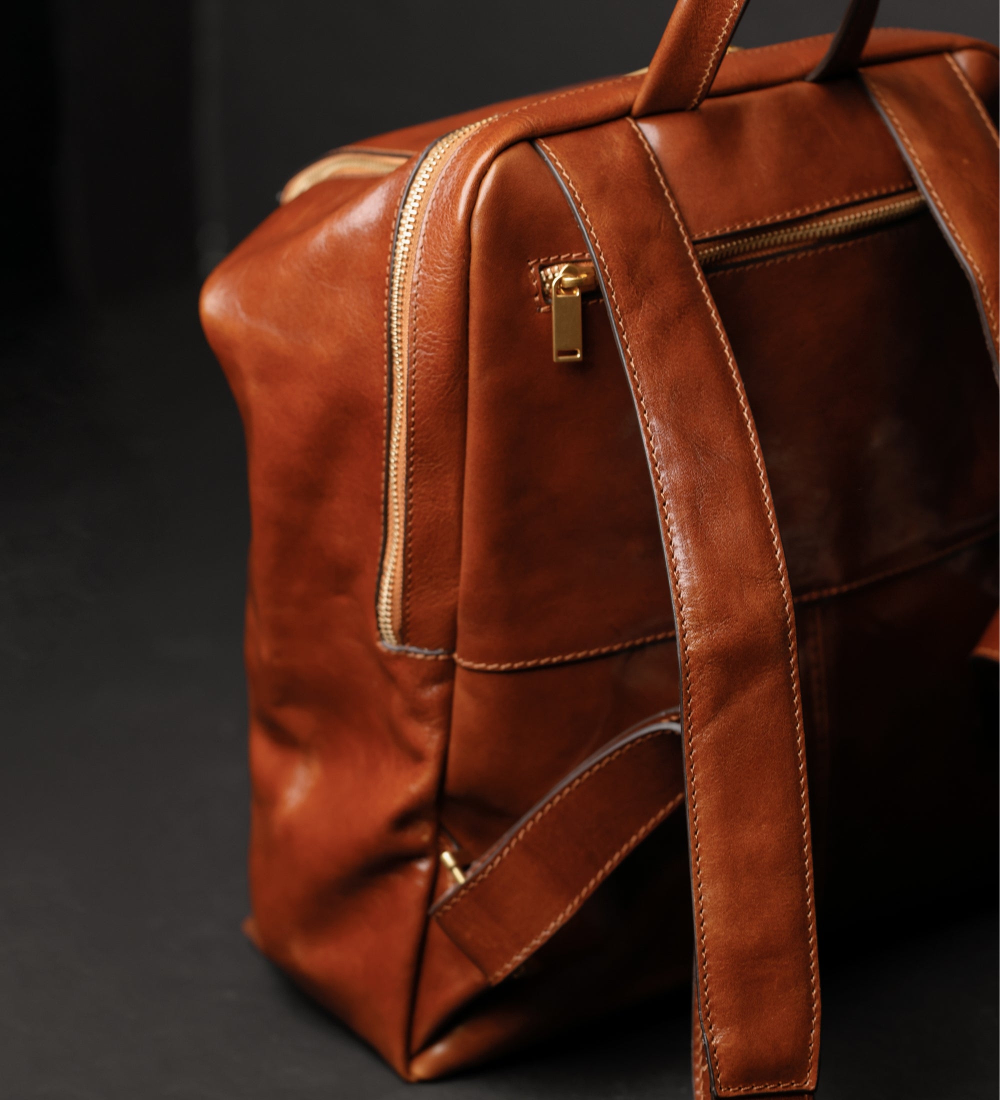 Mochila de cuero: A Bend in the River