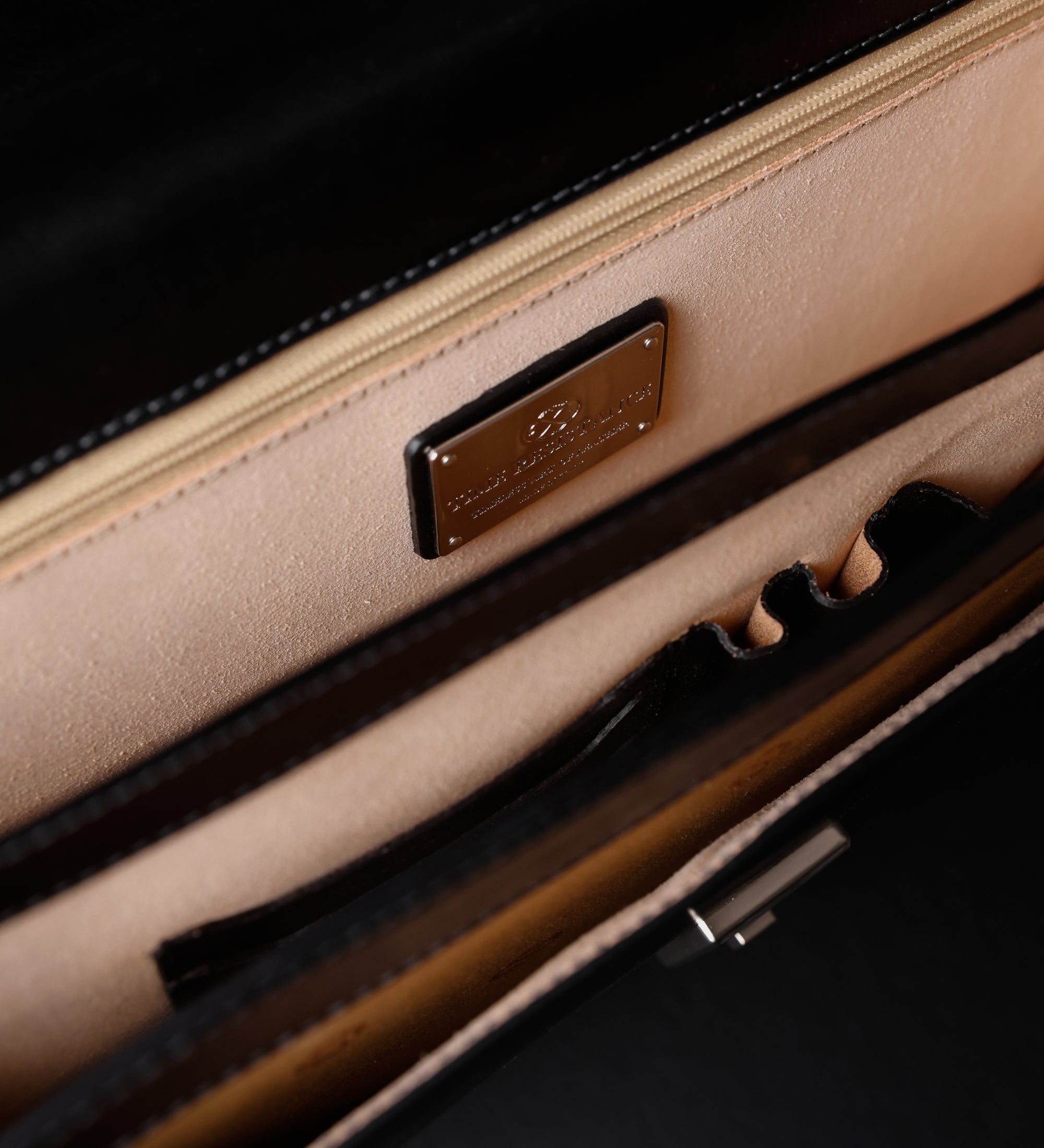 Maletín de cuero grande: Invisible Man