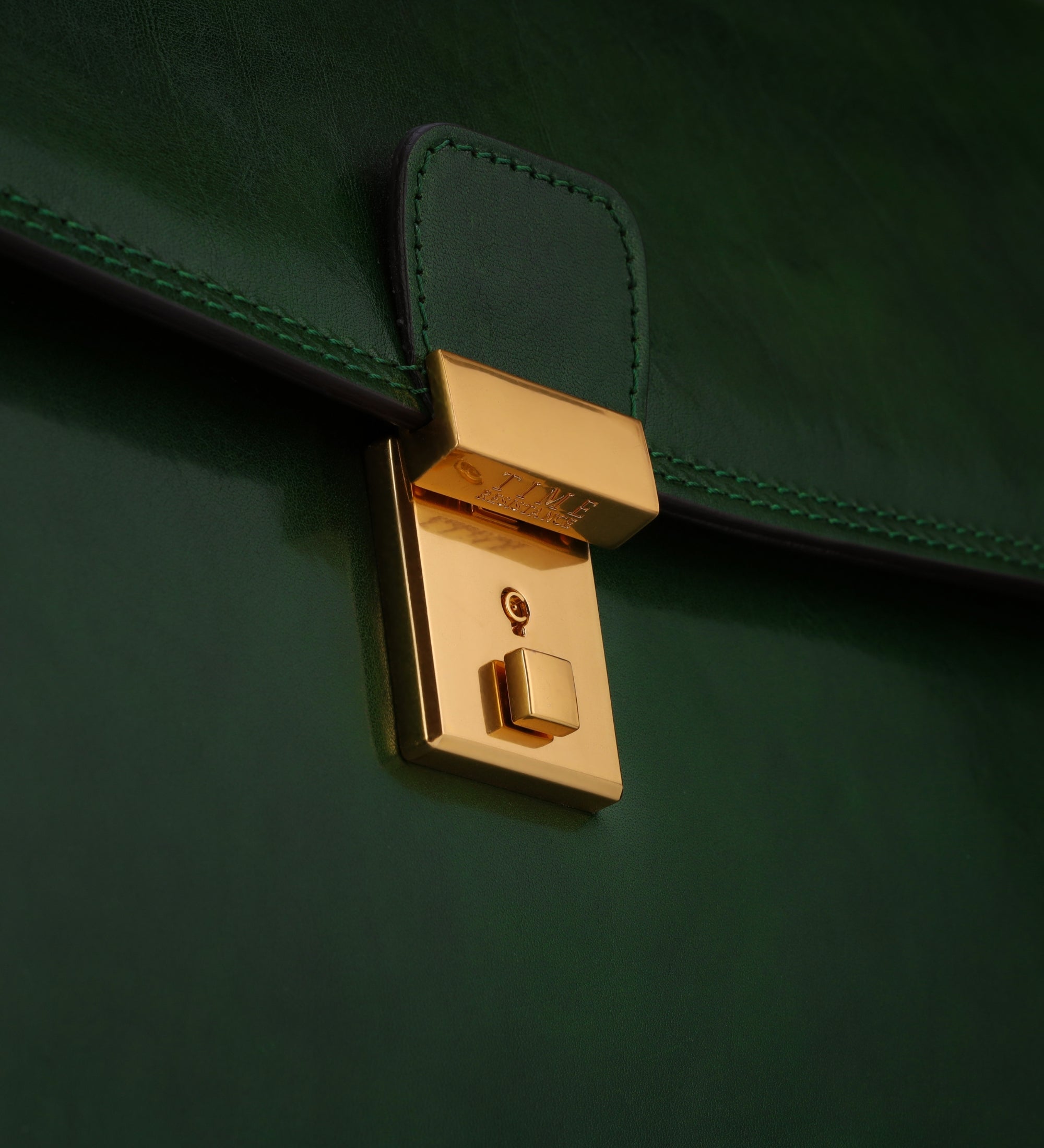 Maletín de cuero: The Sound of the Mountain