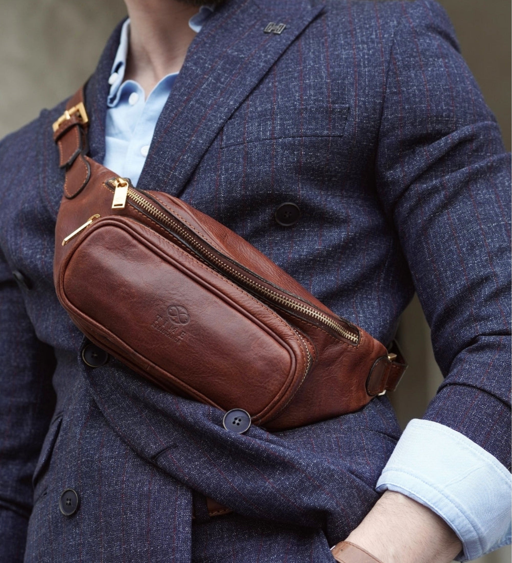 Riñonera/sling bag de cuero: Independent People