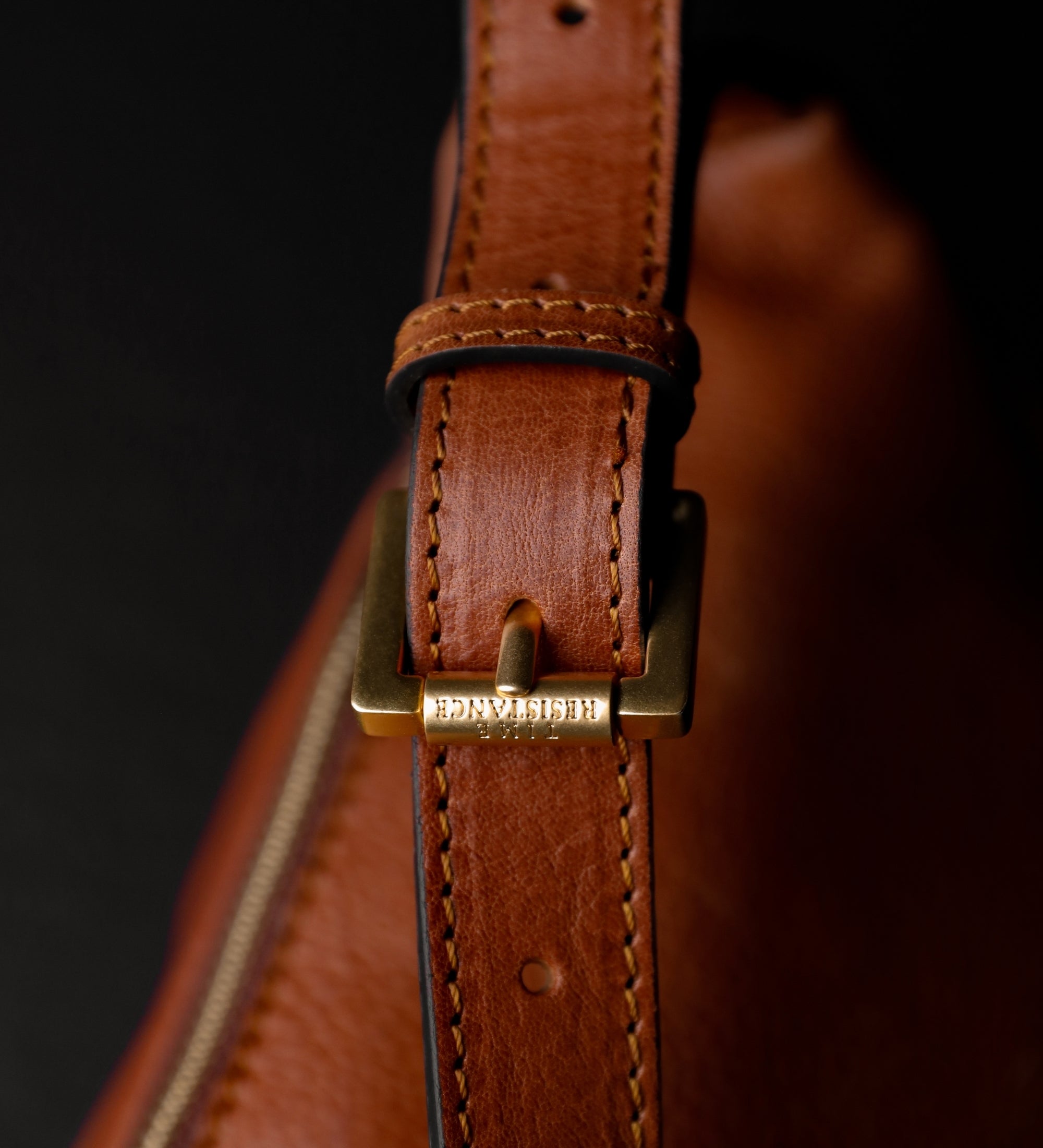 Riñonera/sling bag de cuero: Independent People
