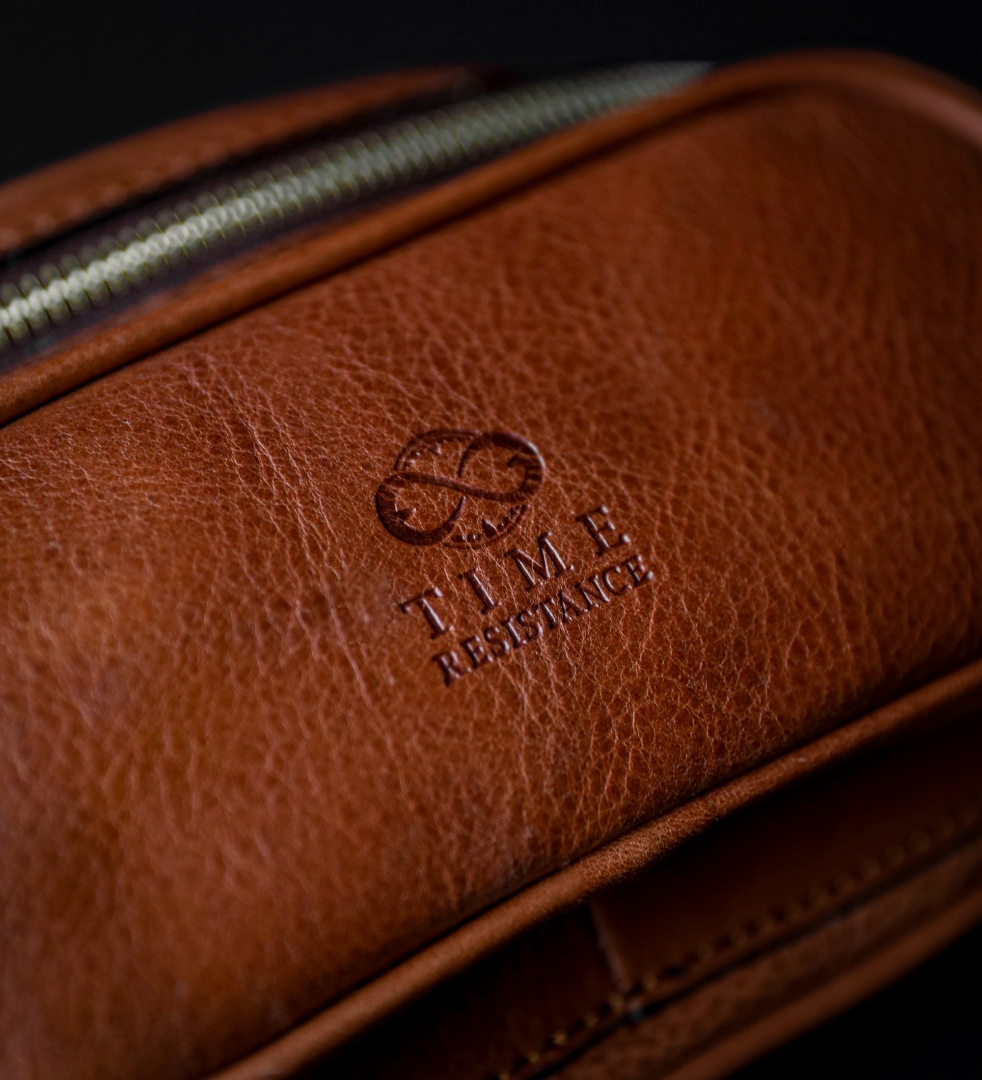 Riñonera/sling bag de cuero: Independent People
