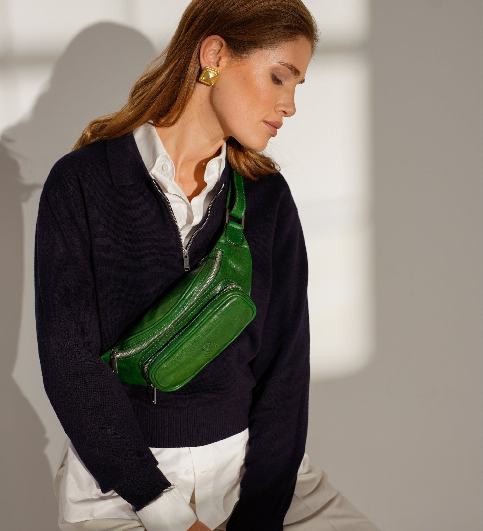 Riñonera/sling bag de cuero para mujer: Independent People