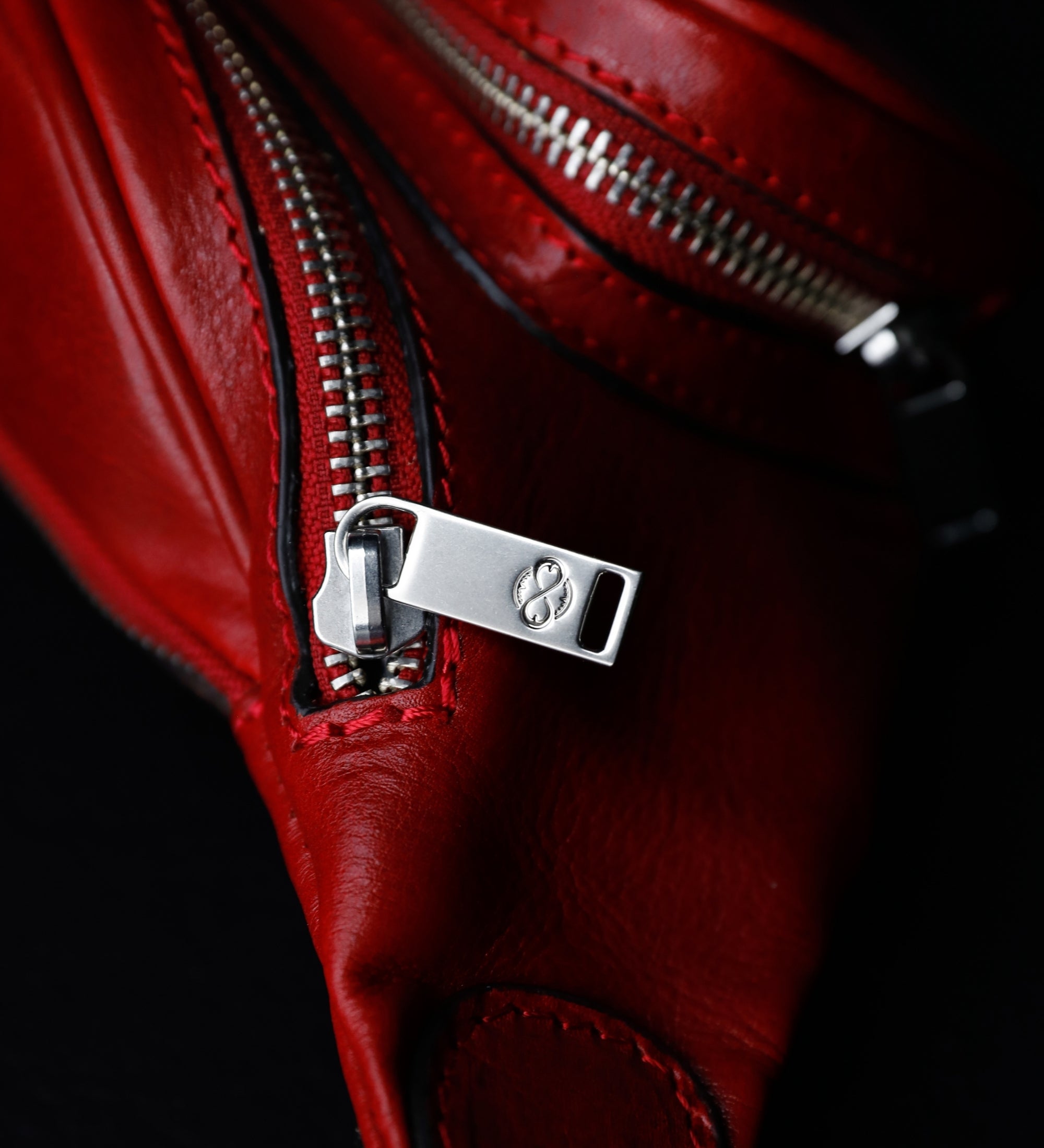 Riñonera/sling bag de cuero para mujer: Independent People