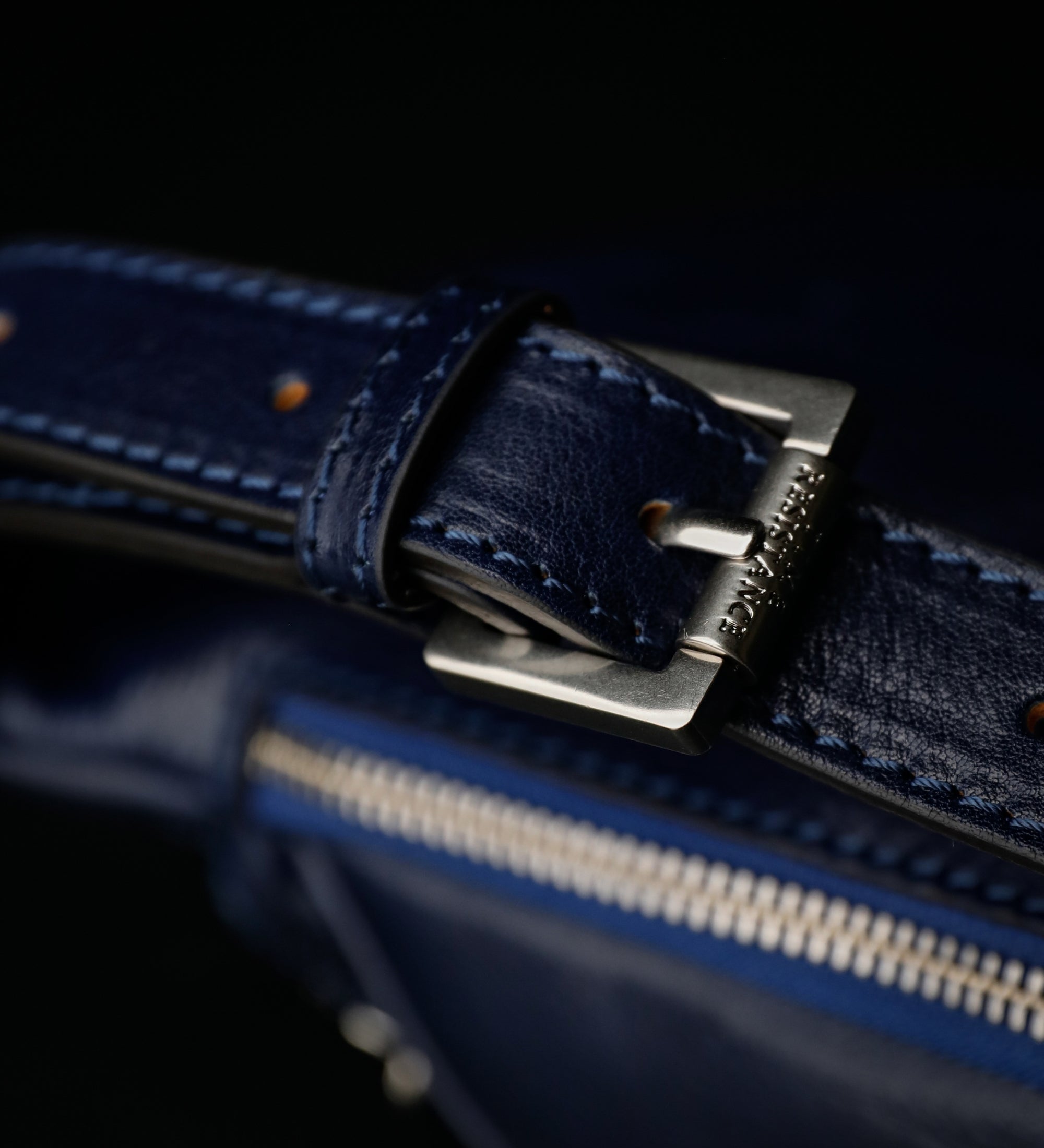 Riñonera/sling bag de cuero: Independent People
